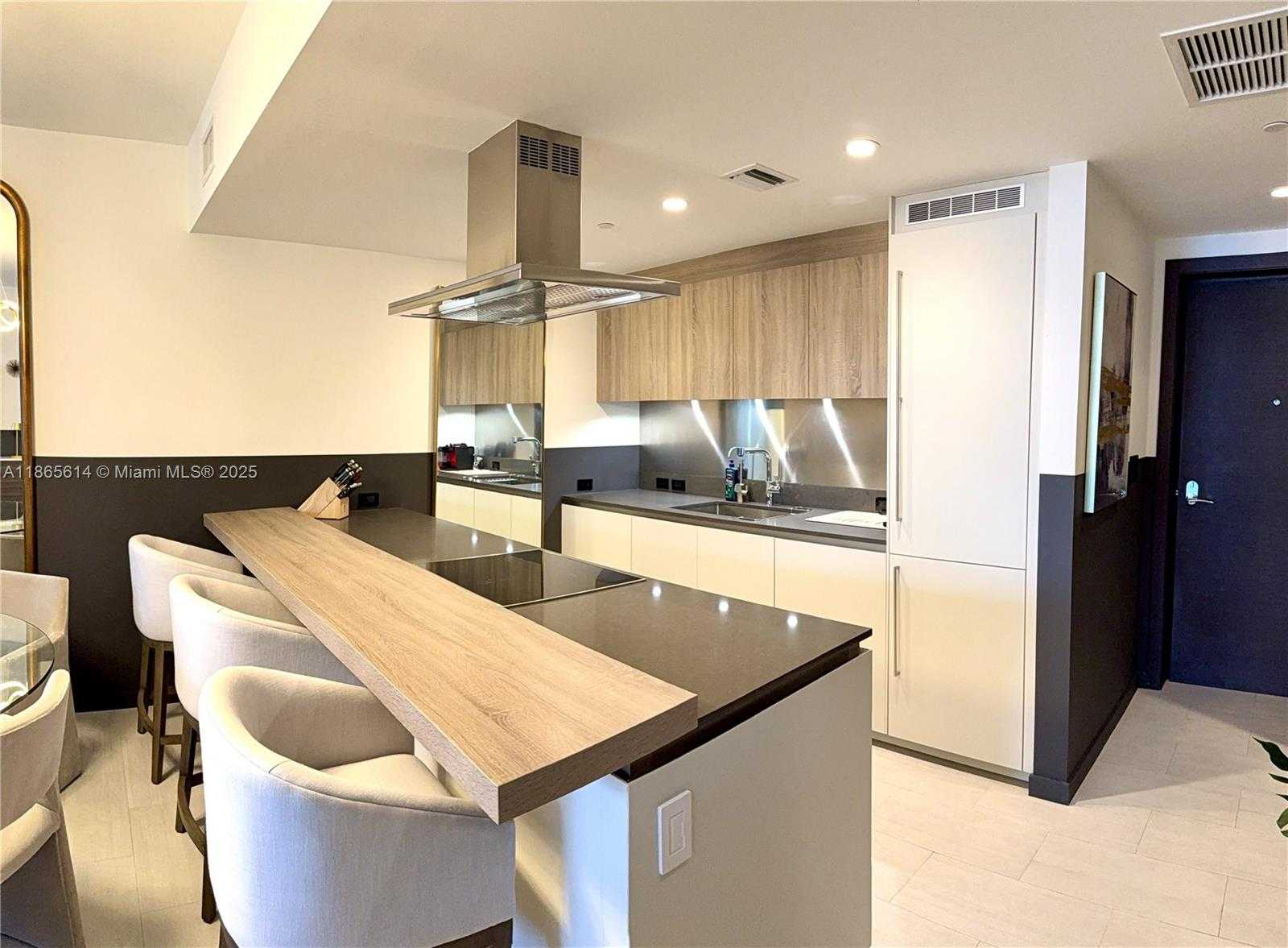 Small Image of 1000 BRICKELL PLZ #4803, Miami Number 5