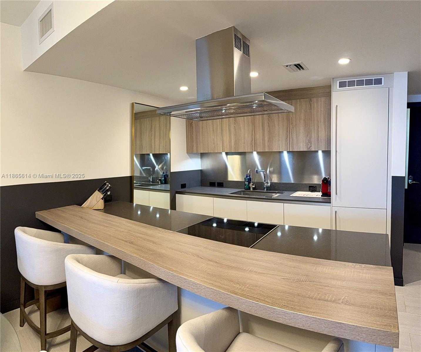Small Image of 1000 BRICKELL PLZ #4803, Miami Number 6