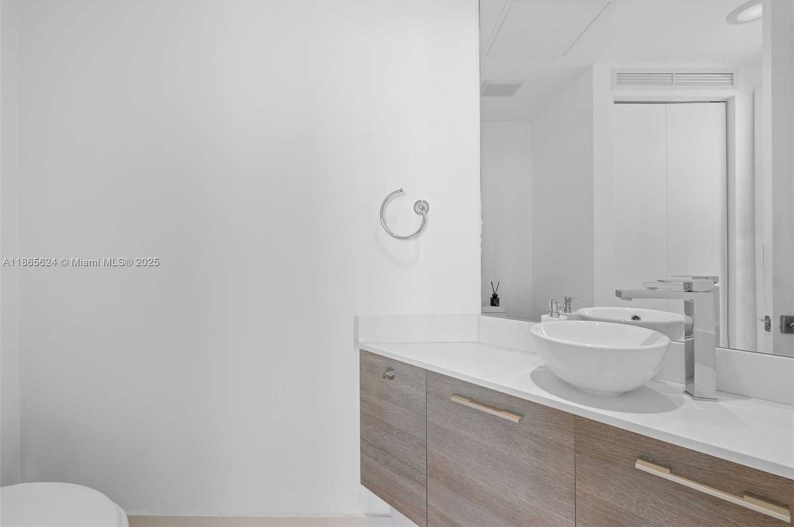 Small Image of 650 NORTH EAST 32ND ST #1708, Miami Number 32