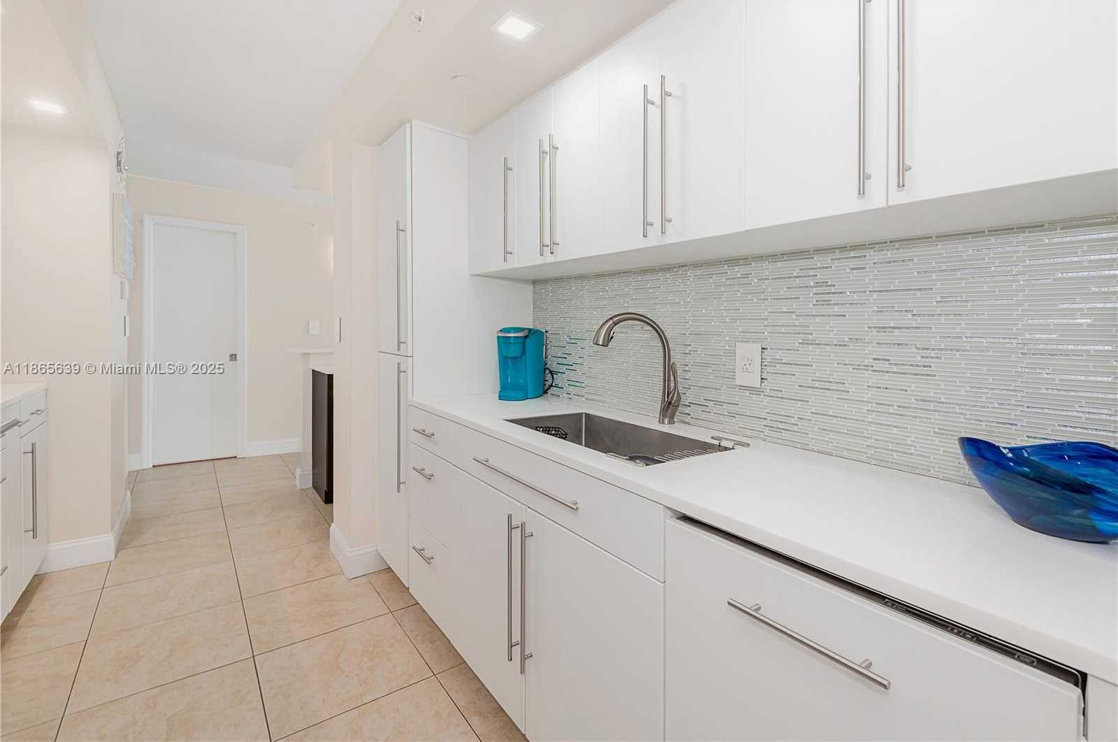 Small Image of 6917 COLLINS AVE #511, Miami Beach Number 11