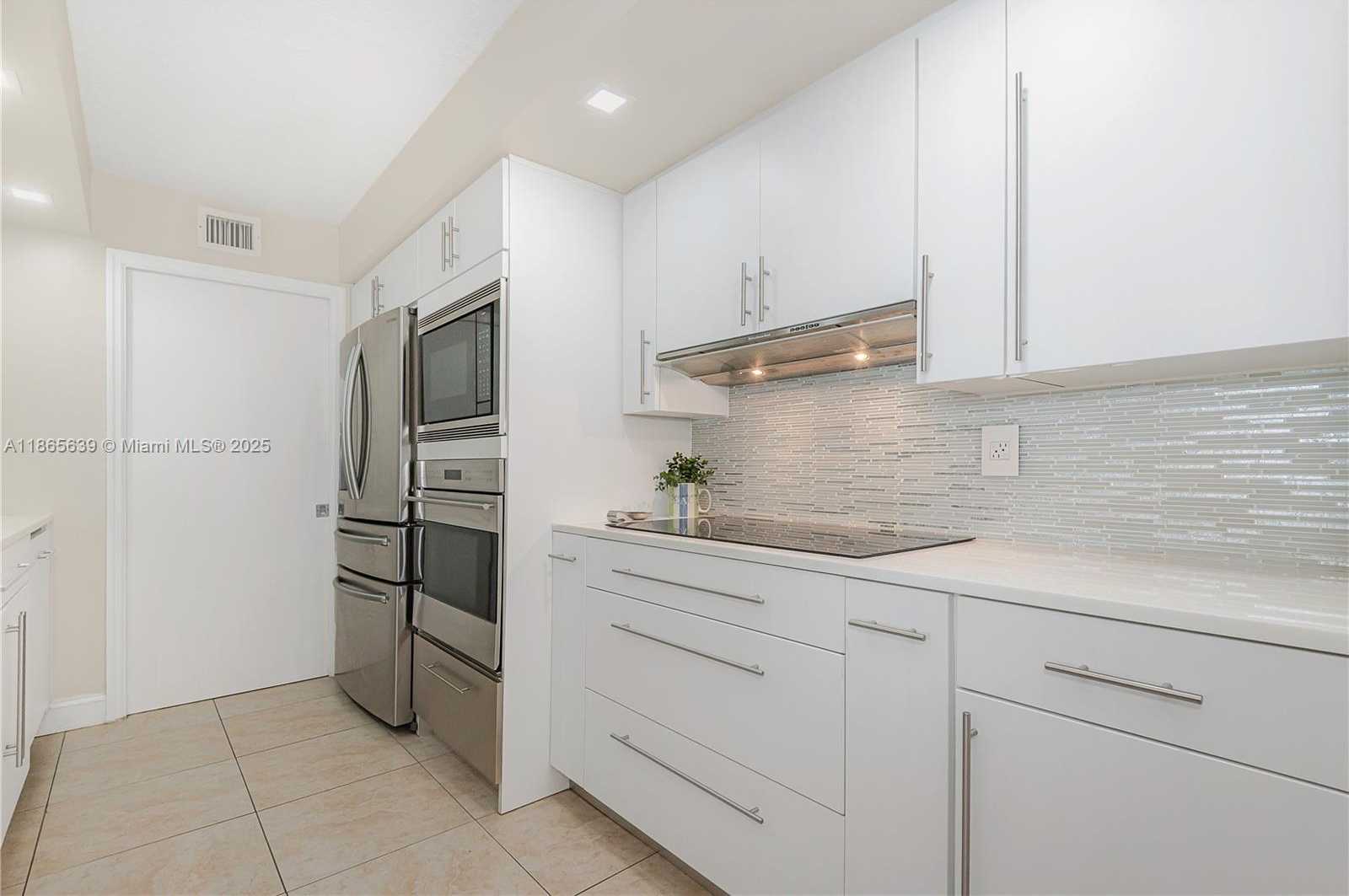 Small Image of 6917 COLLINS AVE #511, Miami Beach Number 8