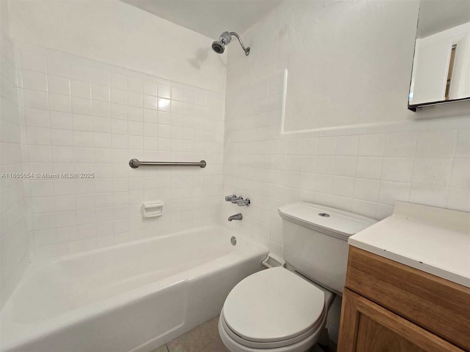 Small Image of 441 COLLINS AVE #5, Miami Beach Number 11