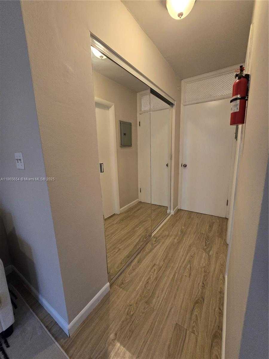 Small Image of 441 COLLINS AVE #5, Miami Beach Number 12