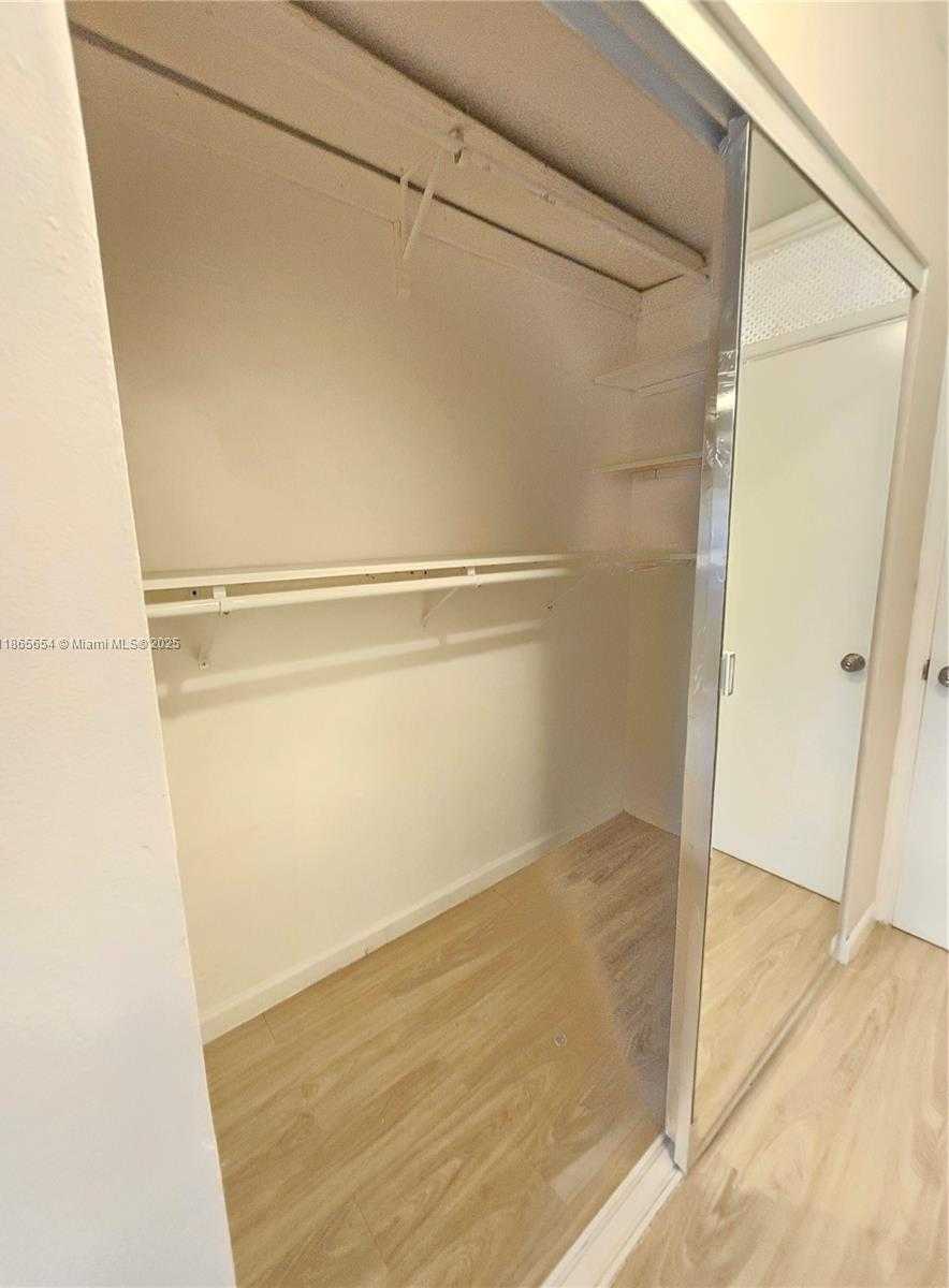 Small Image of 441 COLLINS AVE #5, Miami Beach Number 13