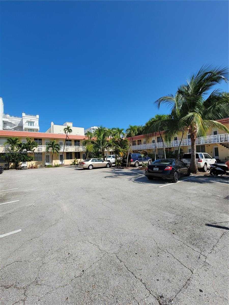 Small Image of 441 COLLINS AVE #5, Miami Beach Number 14