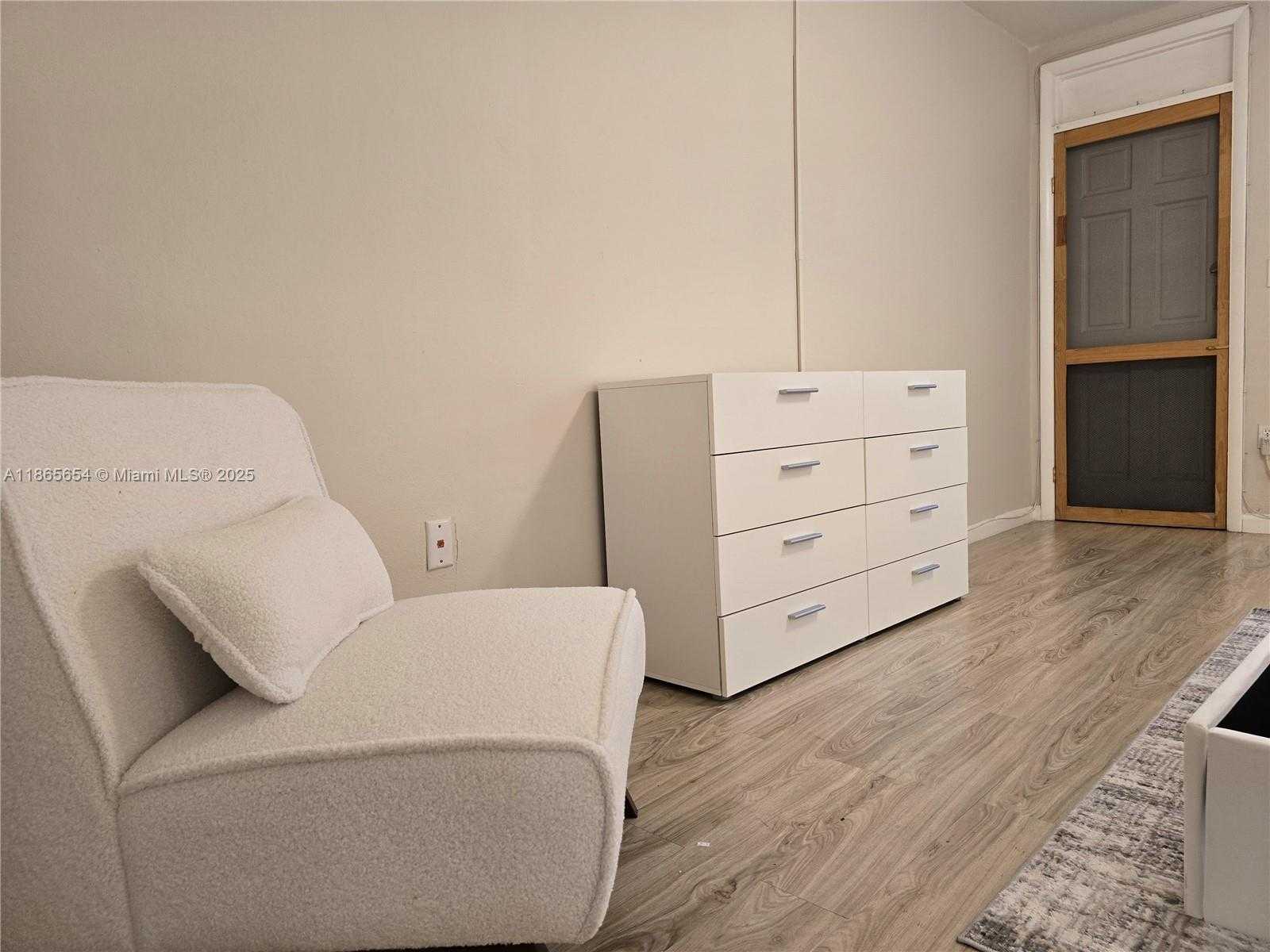Small Image of 441 COLLINS AVE #5, Miami Beach Number 5