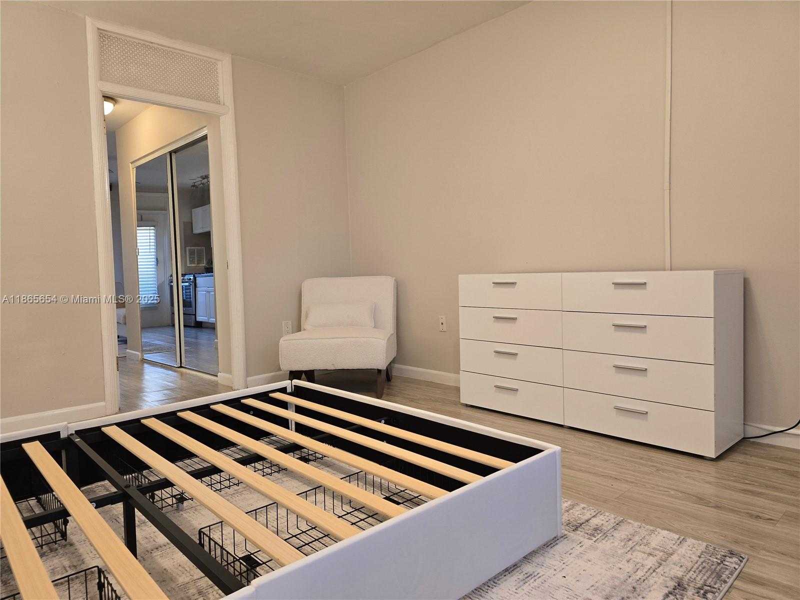 Small Image of 441 COLLINS AVE #5, Miami Beach Number 6