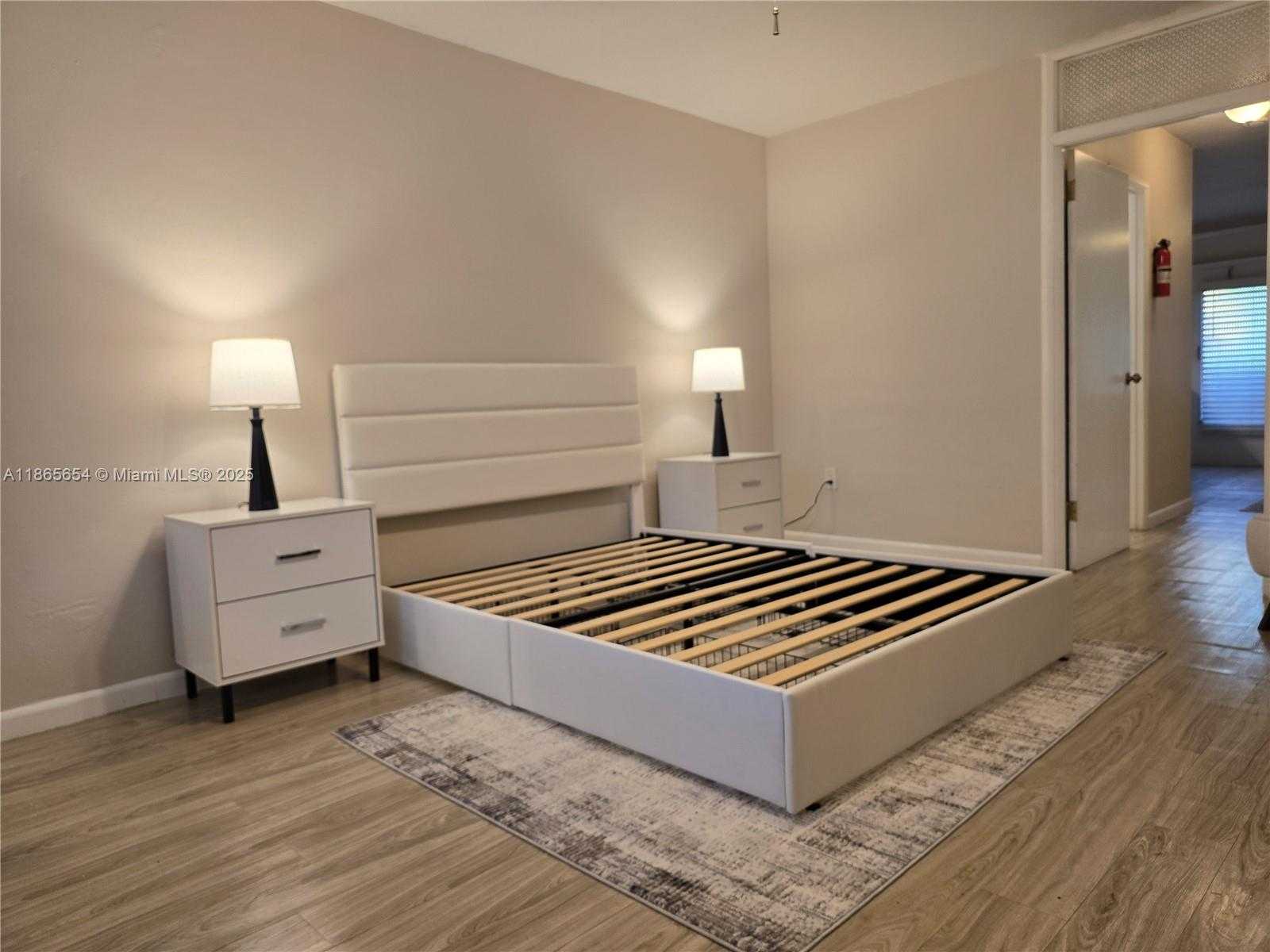 Small Image of 441 COLLINS AVE #5, Miami Beach Number 7