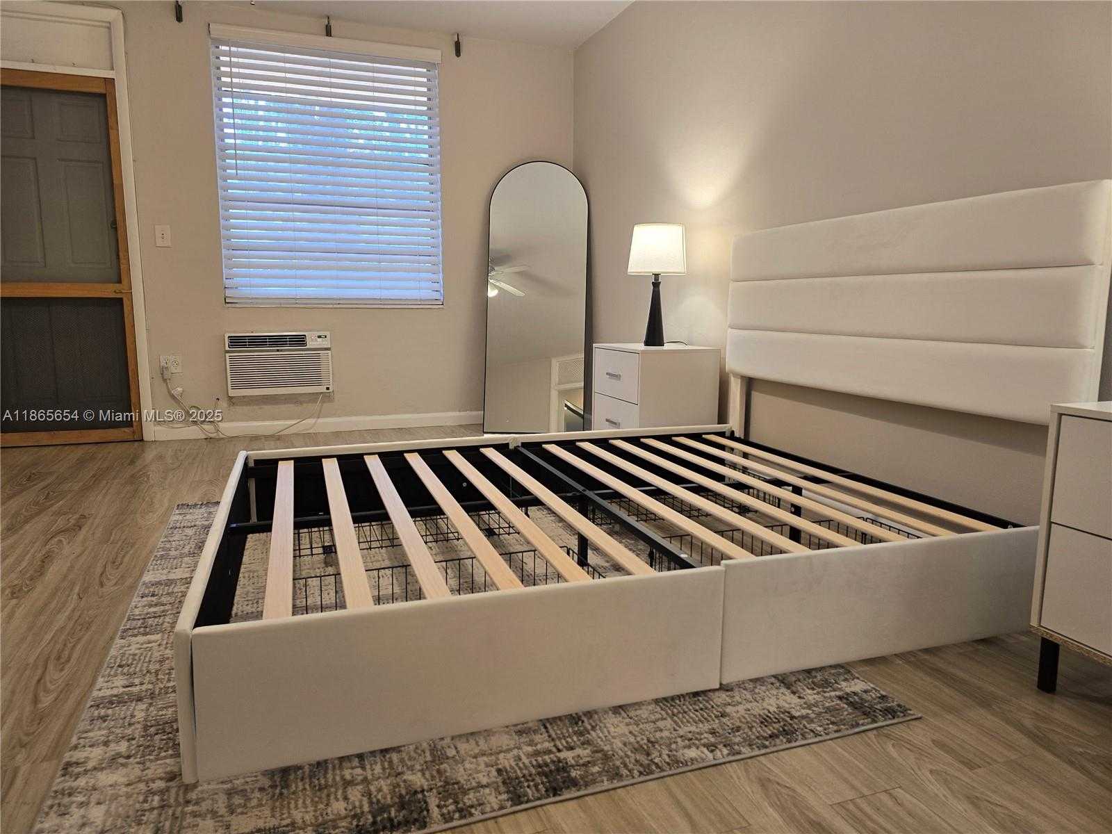 Small Image of 441 COLLINS AVE #5, Miami Beach Number 8