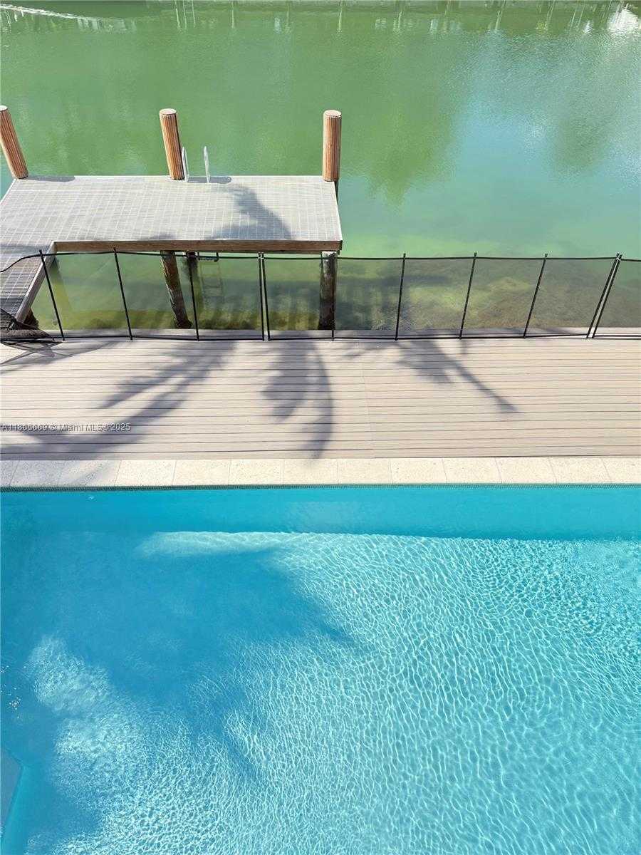 Small Image of 1420 WEST 21ST ST, Miami Beach Number 7