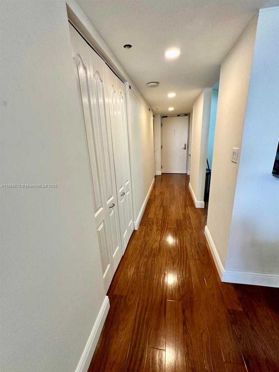 Small Image of 5757 COLLINS AVE #602, Miami Beach Number 15