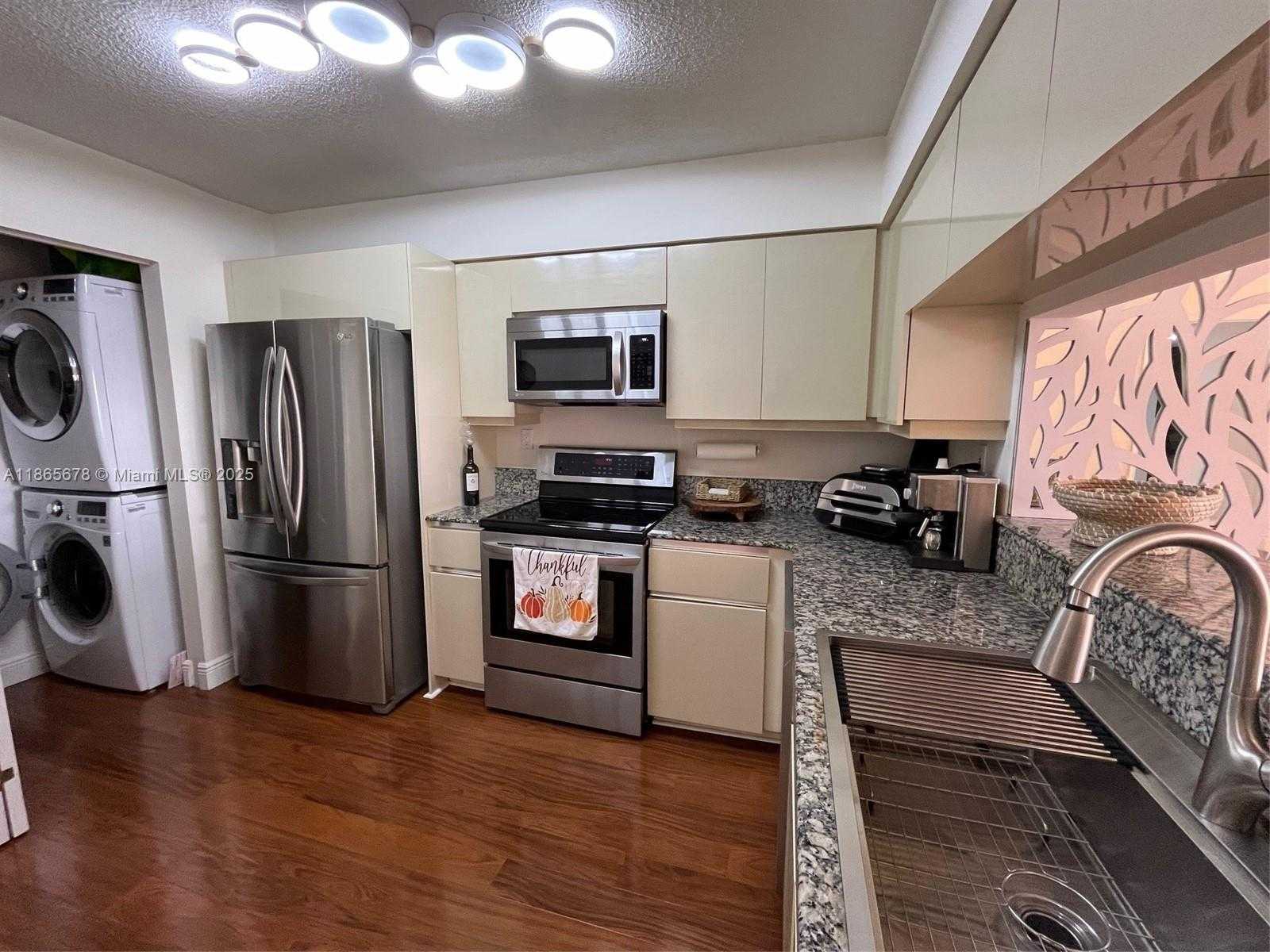 Small Image of 5757 COLLINS AVE #602, Miami Beach Number 17