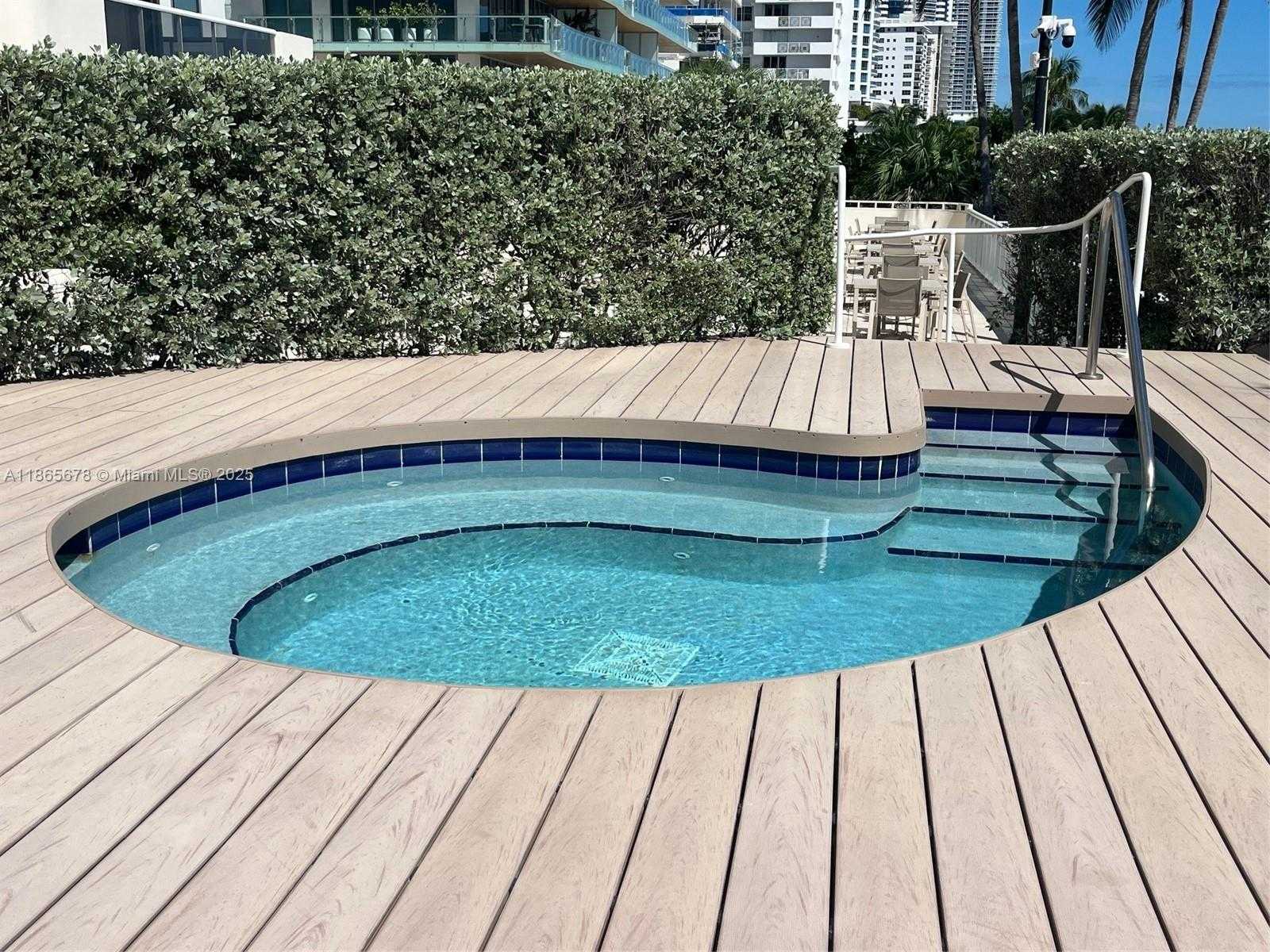 Small Image of 5757 COLLINS AVE #602, Miami Beach Number 19