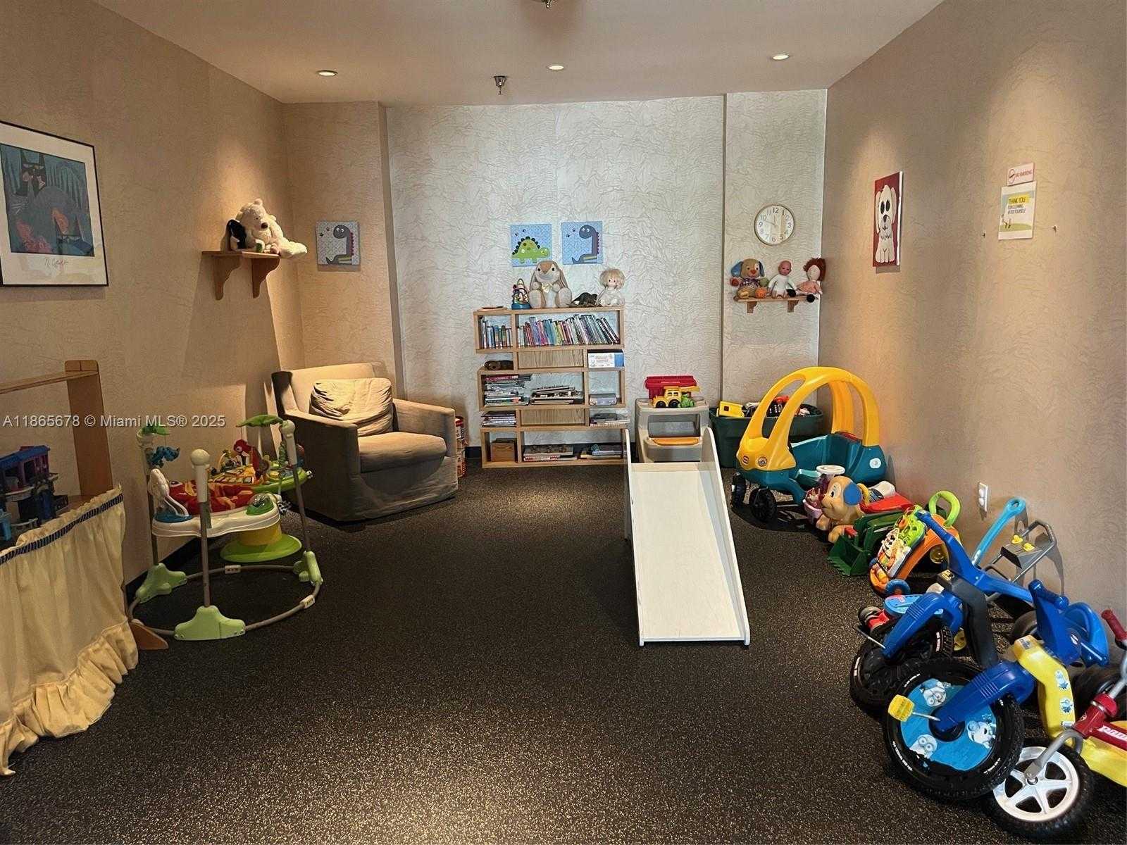 Small Image of 5757 COLLINS AVE #602, Miami Beach Number 31