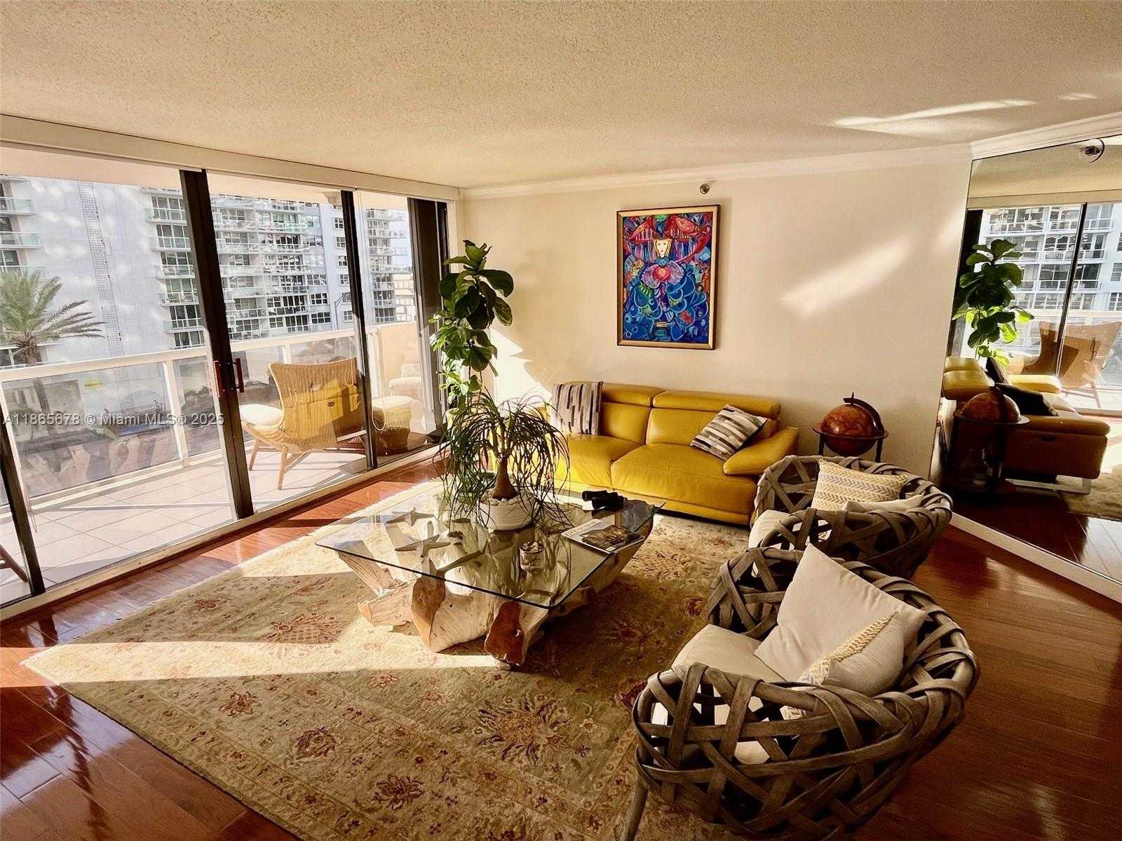 Small Image of 5757 COLLINS AVE #602, Miami Beach Number 4