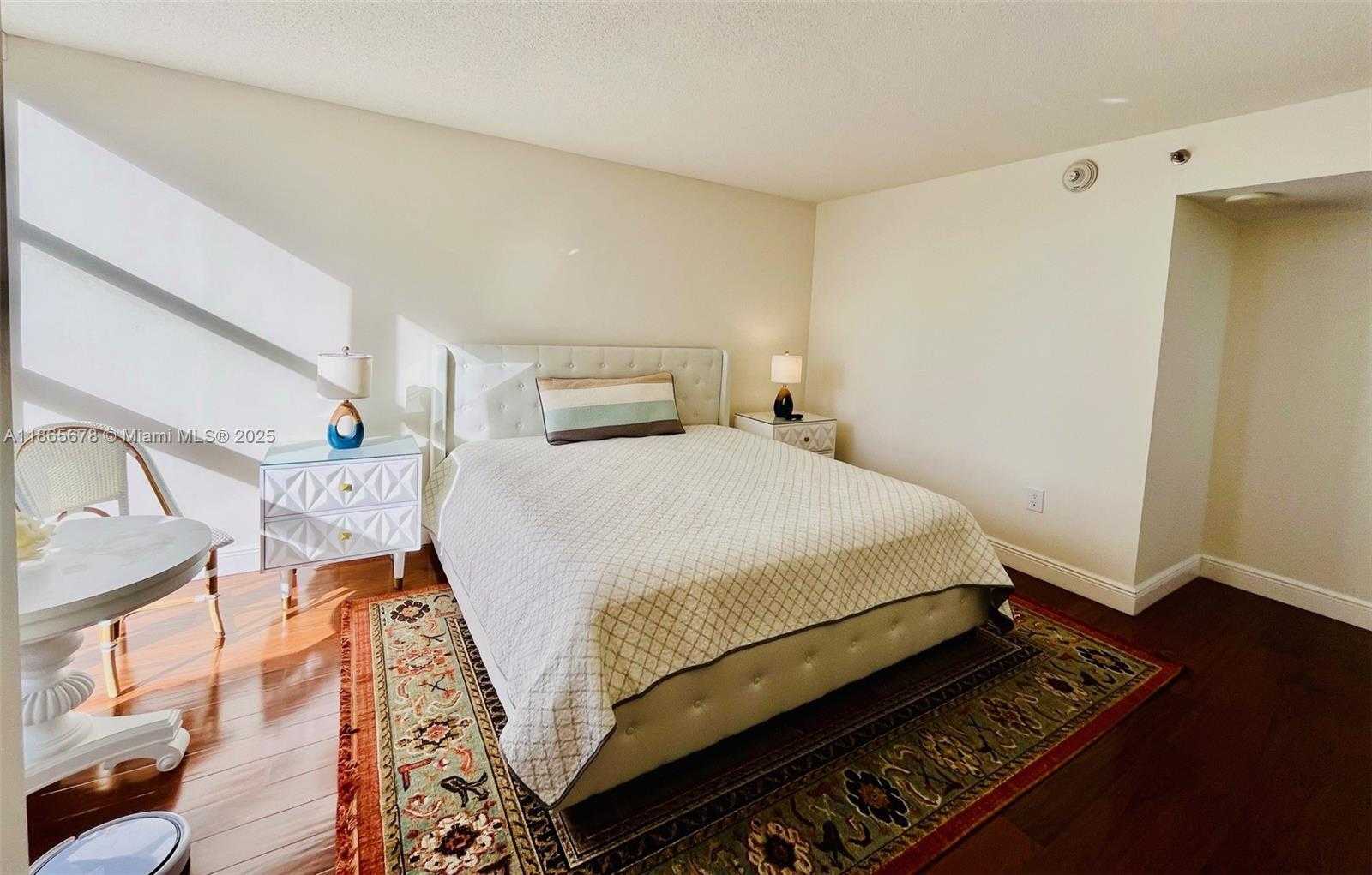 Small Image of 5757 COLLINS AVE #602, Miami Beach Number 7