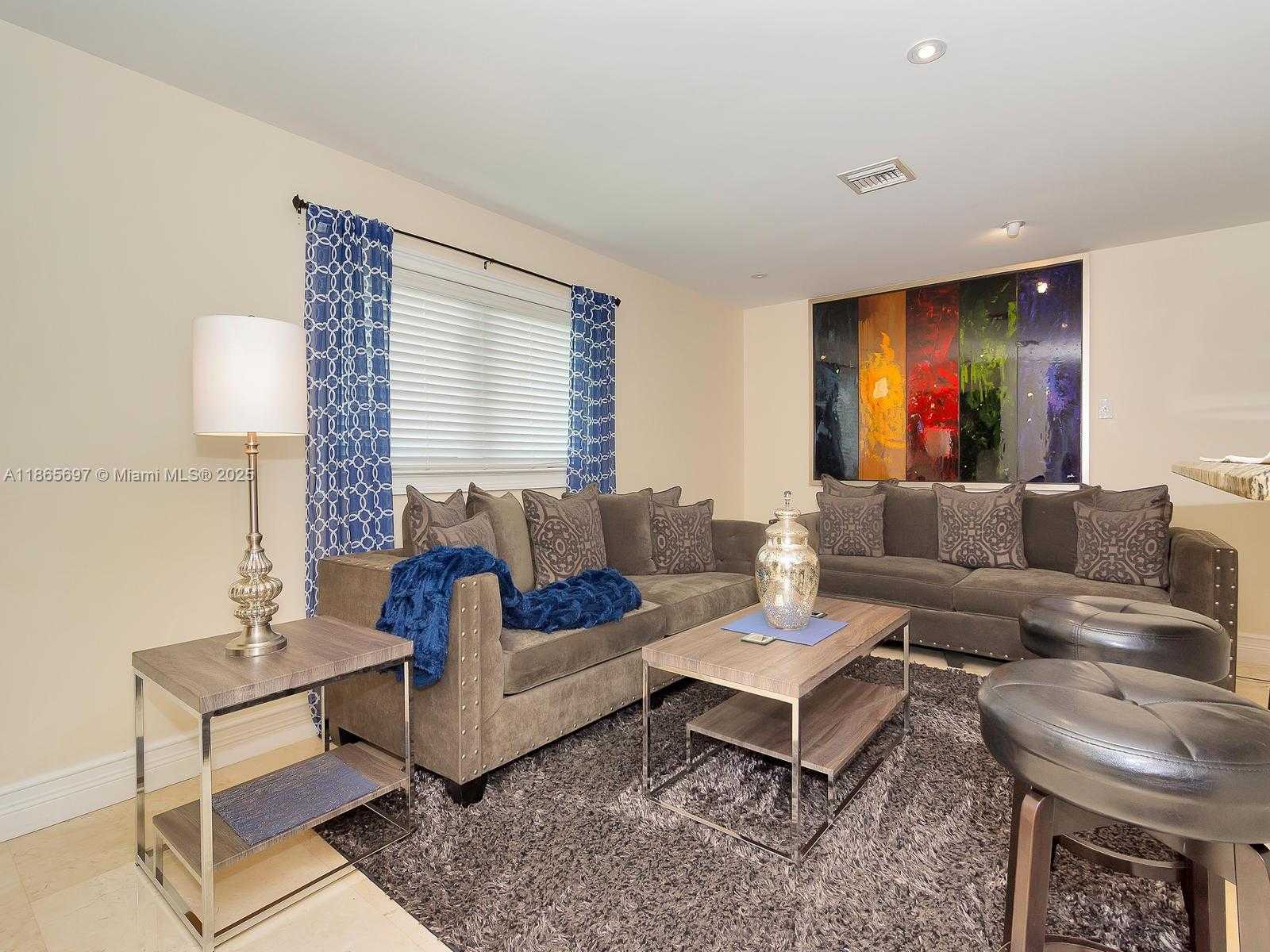 Small Image of 3141 HOLLYWOOD BLVD, Hollywood Number 20