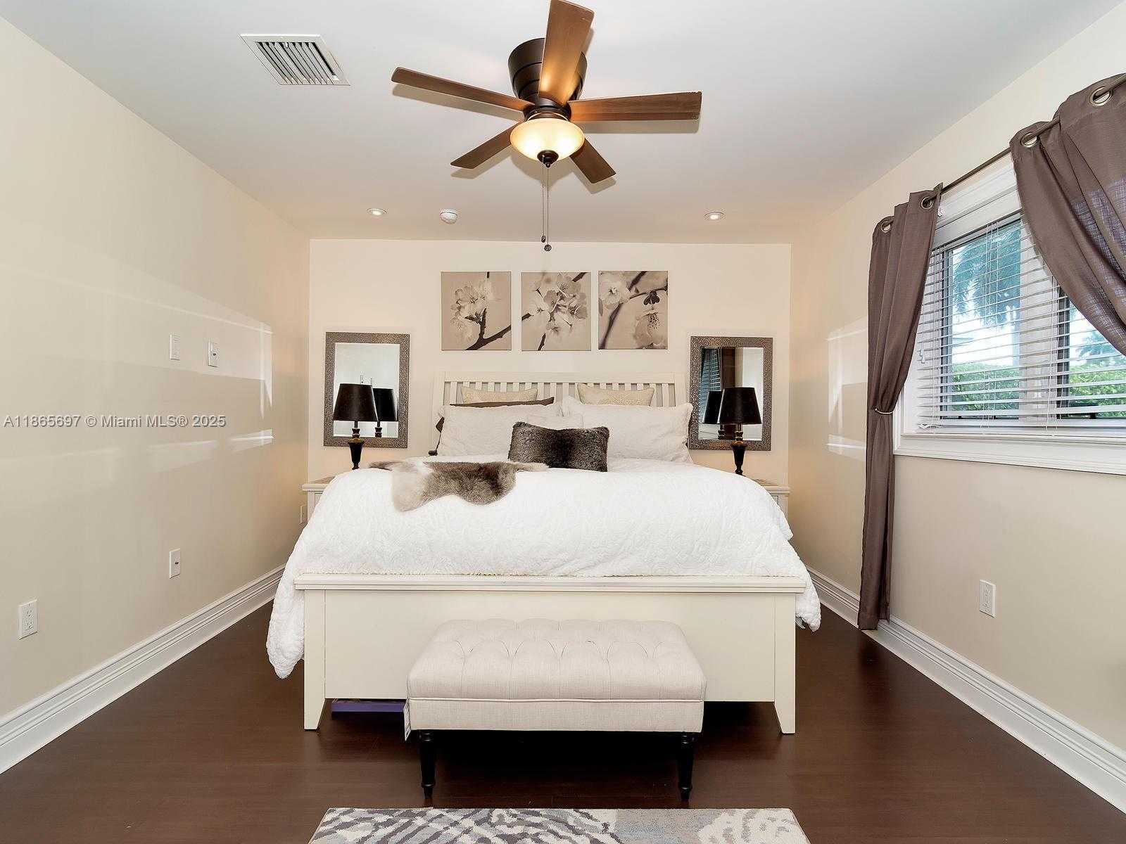 Small Image of 3141 HOLLYWOOD BLVD, Hollywood Number 22