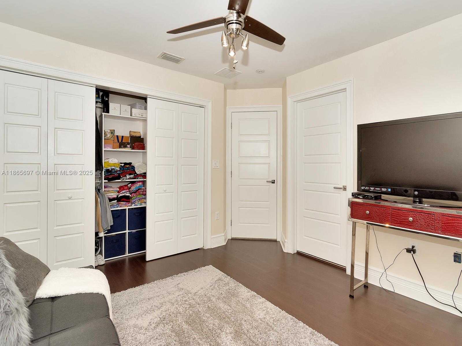Small Image of 3141 HOLLYWOOD BLVD, Hollywood Number 33