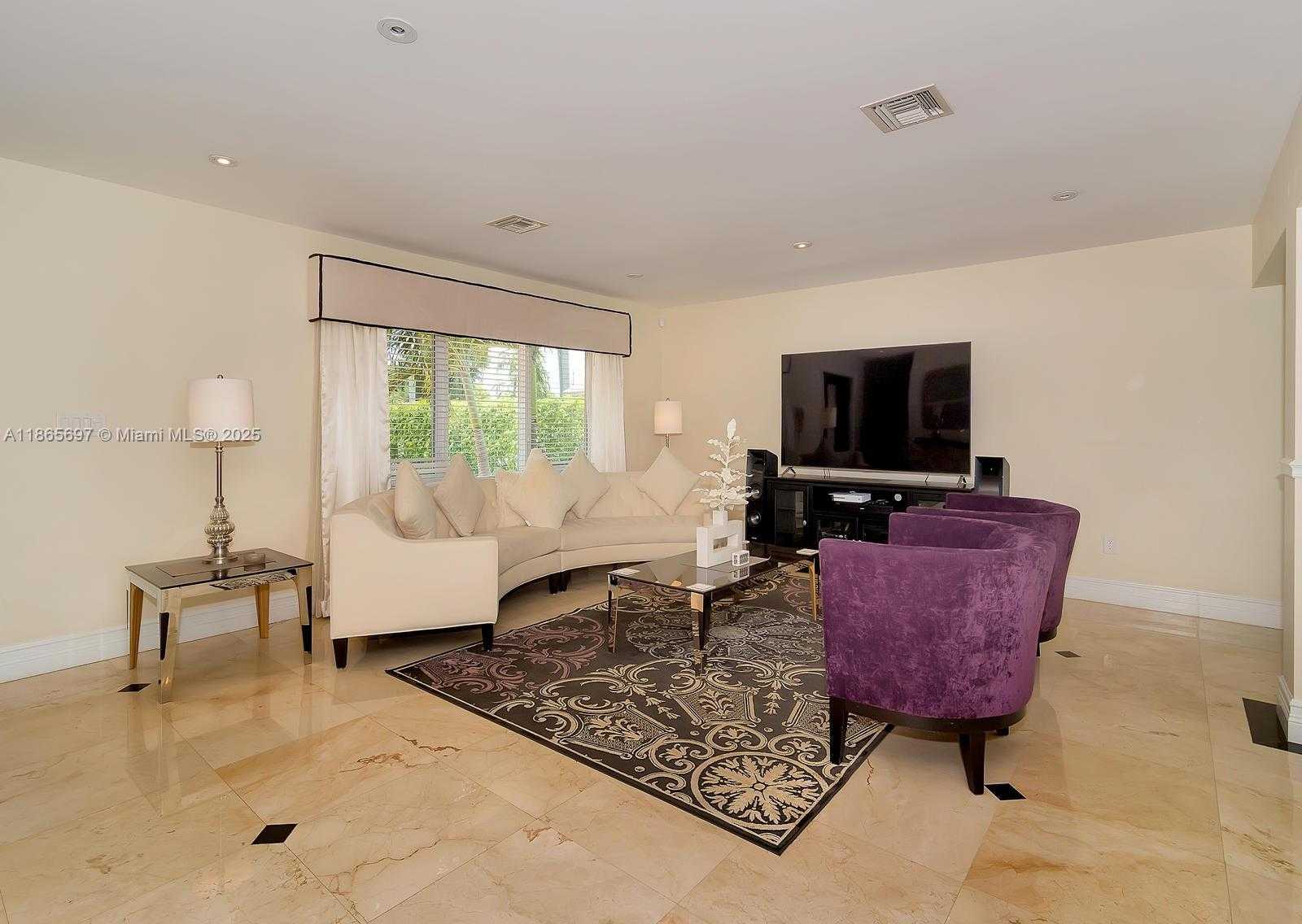 Small Image of 3141 HOLLYWOOD BLVD, Hollywood Number 6