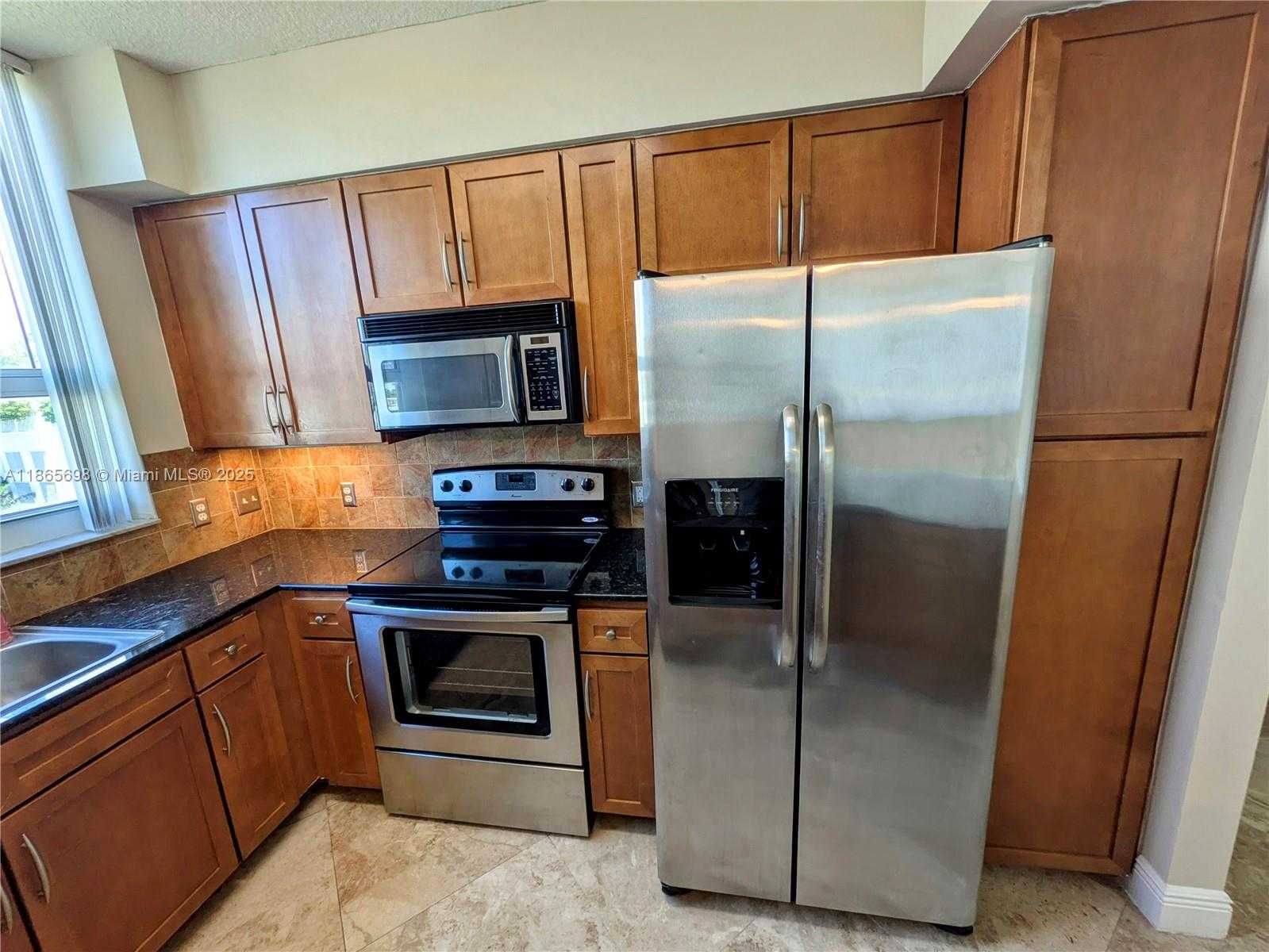 Small Image of 2000 NORTH BAYSHORE DR #627, Miami Number 7