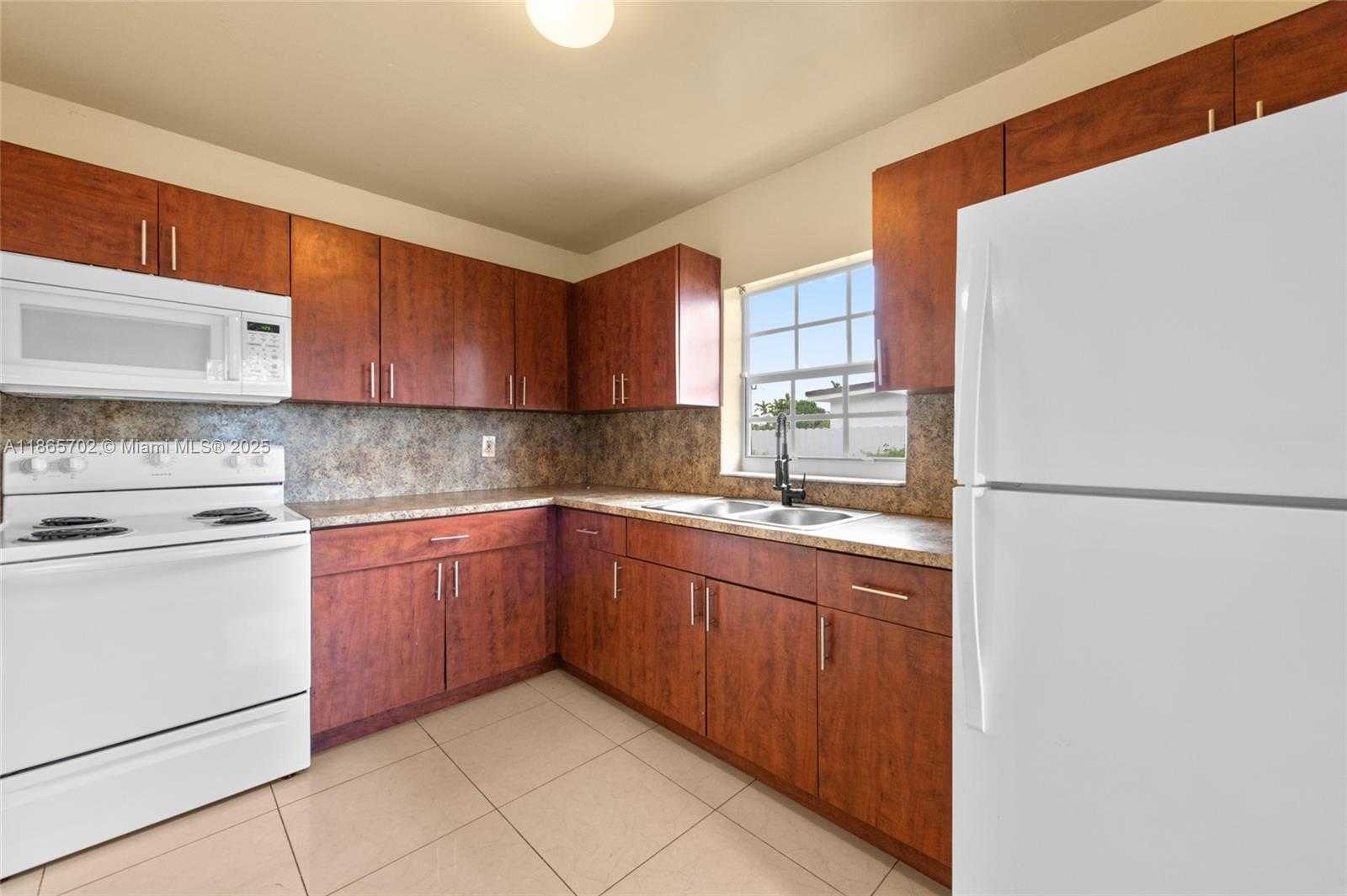 Small Image of 22420 SOUTH WEST 113TH CT, Miami Number 10
