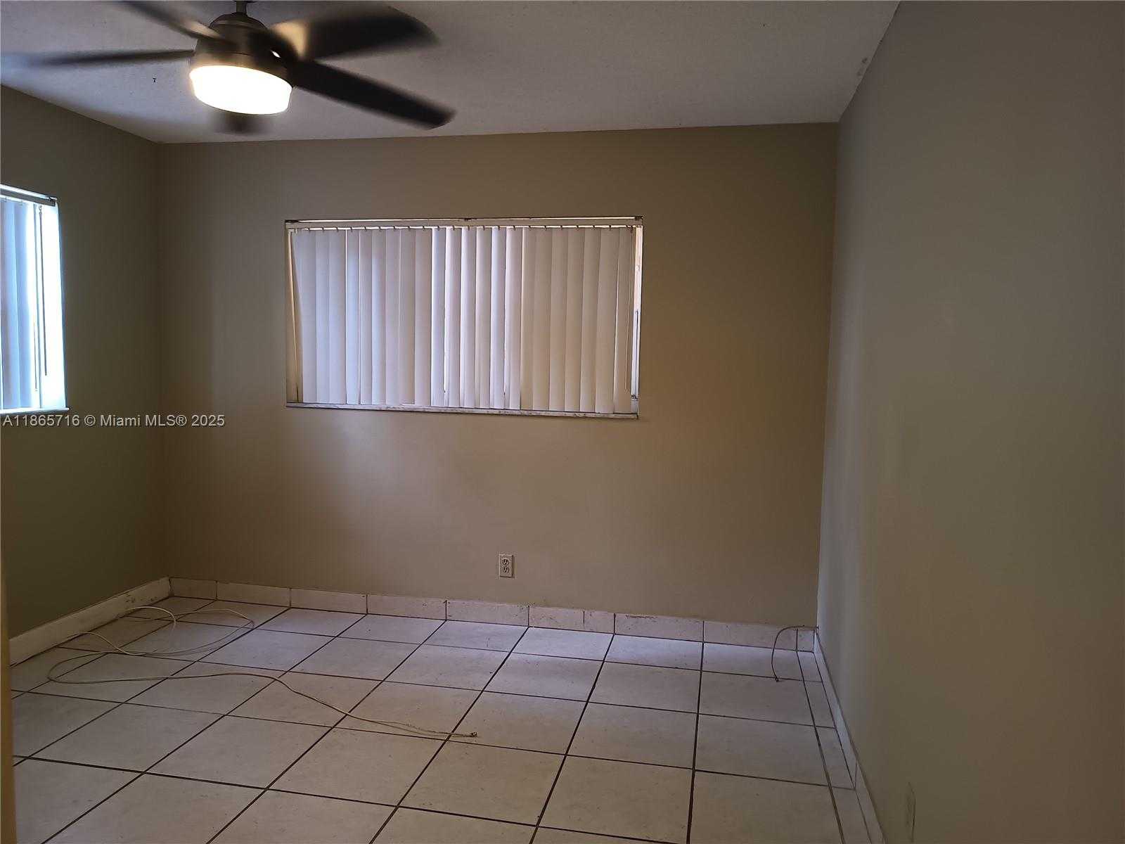 Small Image of Hollywood Number 5