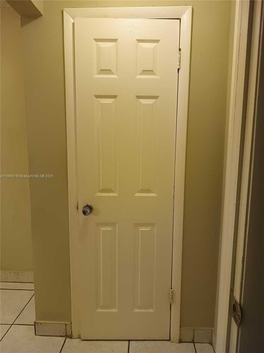 Small Image of Hollywood Number 6