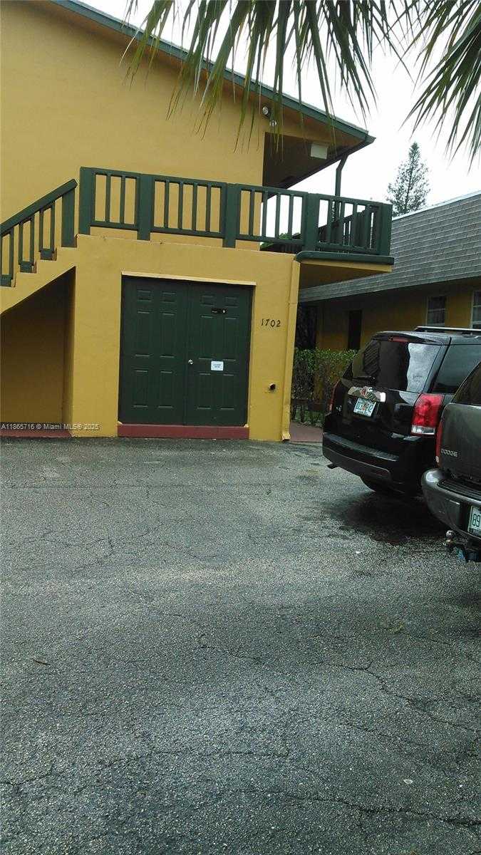 Small Image of Hollywood Number 7