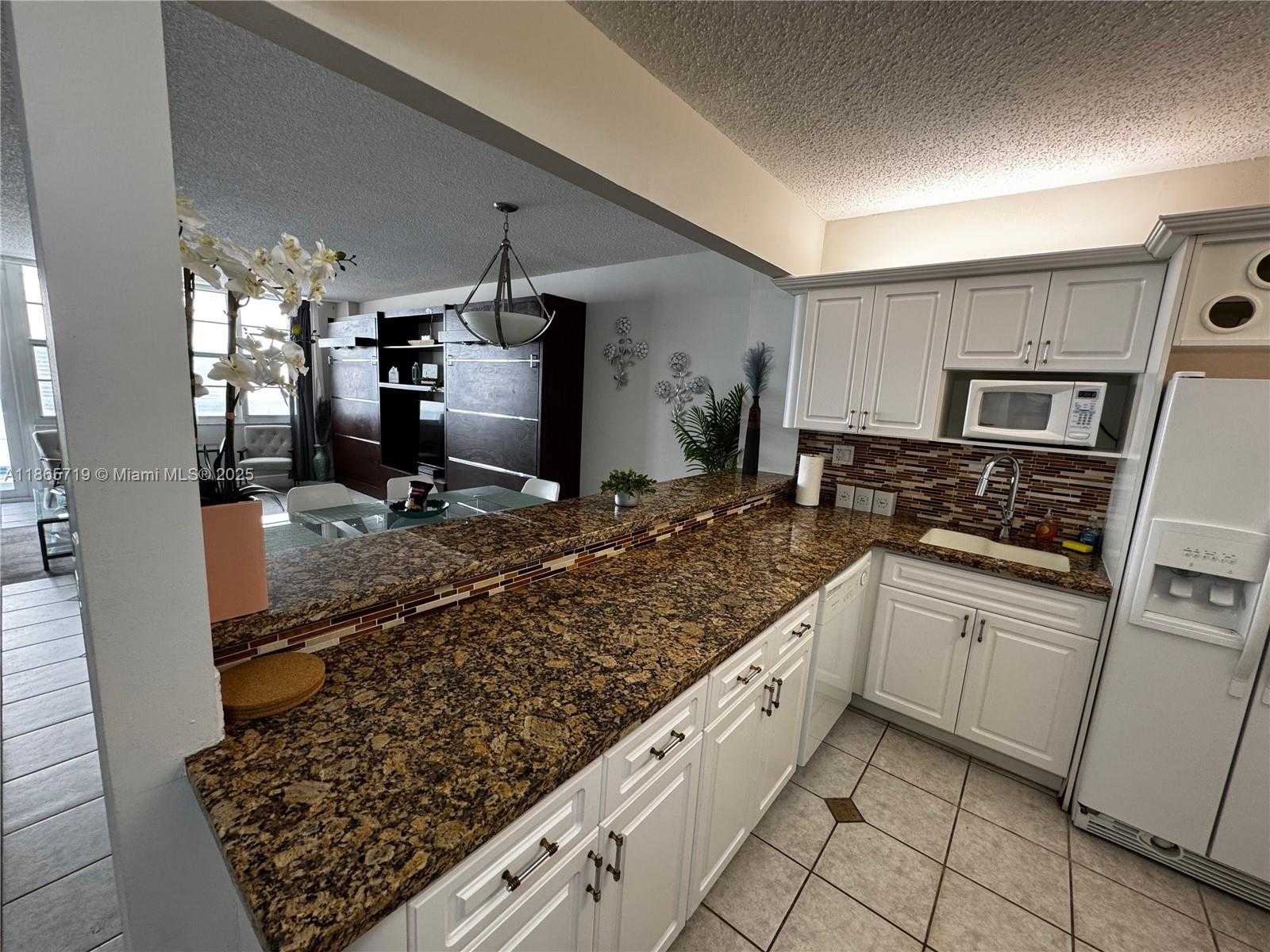 Small Image of 3725 SOUTH OCEAN DR #403, Hollywood Number 4