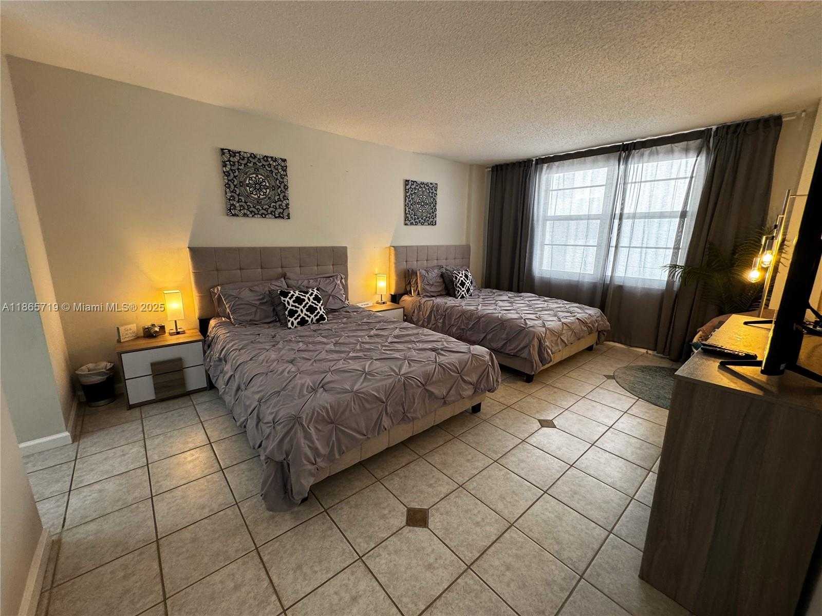 Small Image of 3725 SOUTH OCEAN DR #403, Hollywood Number 9