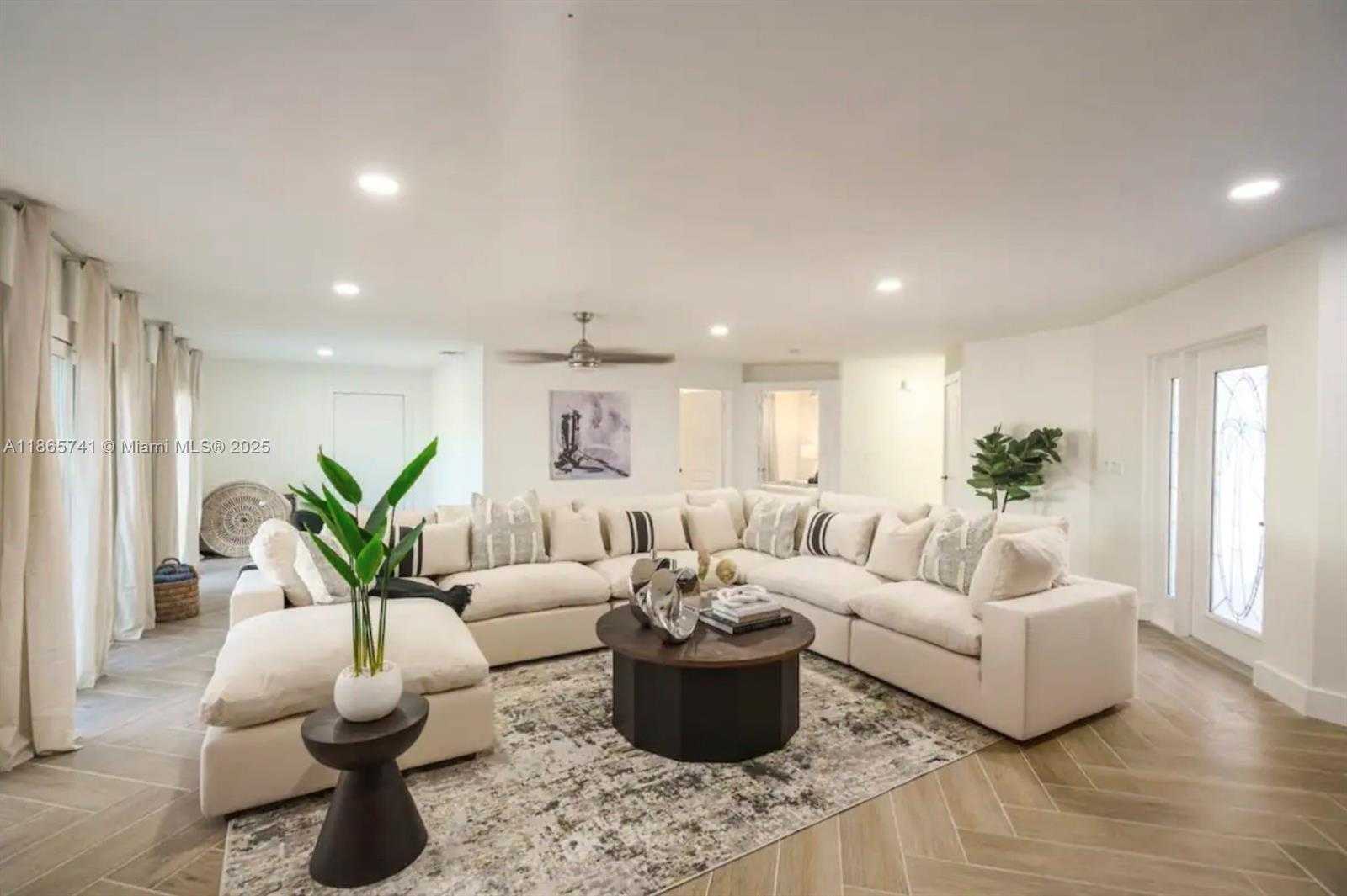 Small Image of 474 PENINSULA DR, Fort Pierce Number 32