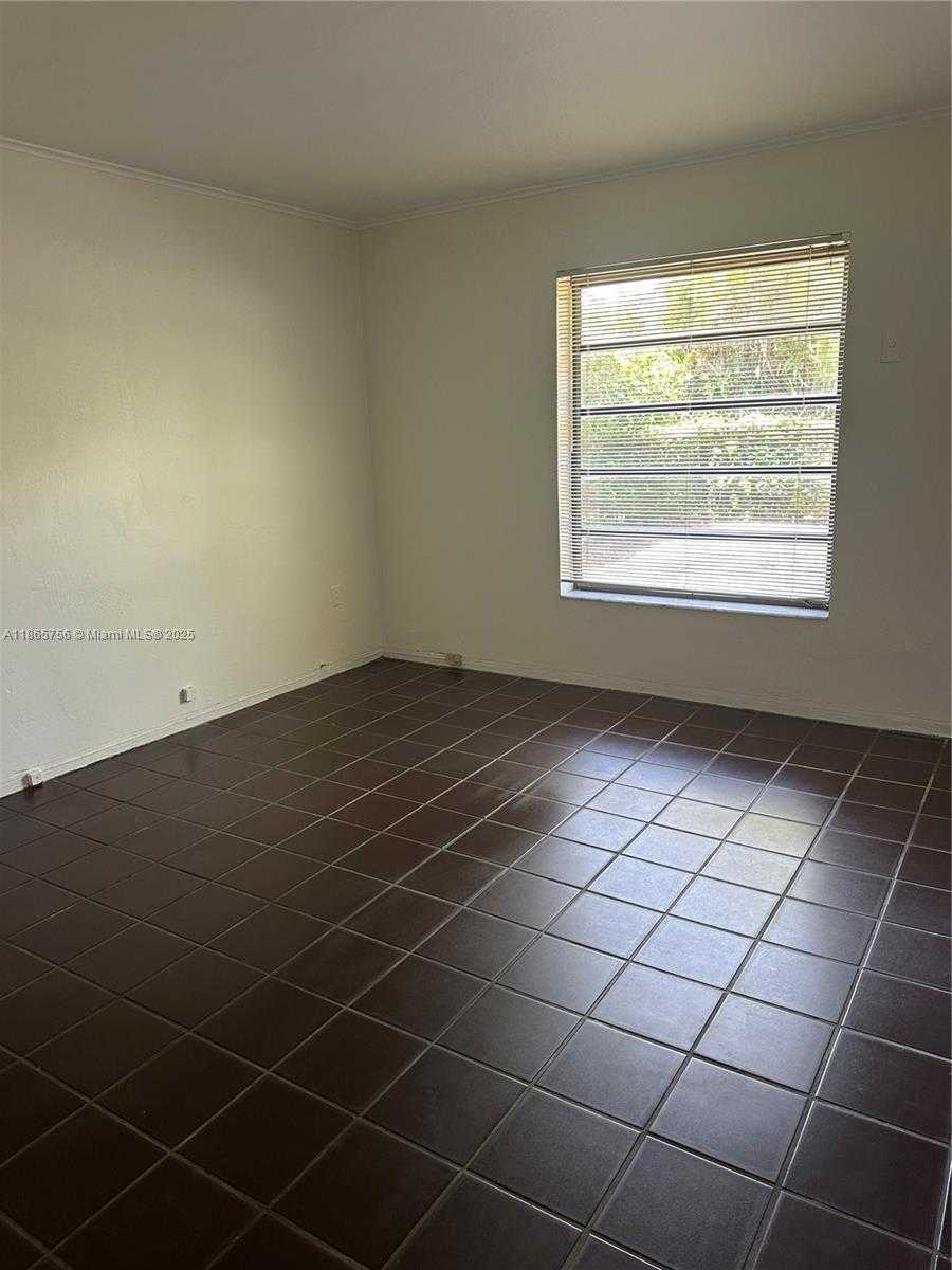 Small Image of 527 GERONA AVE, Coral Gables Number 10