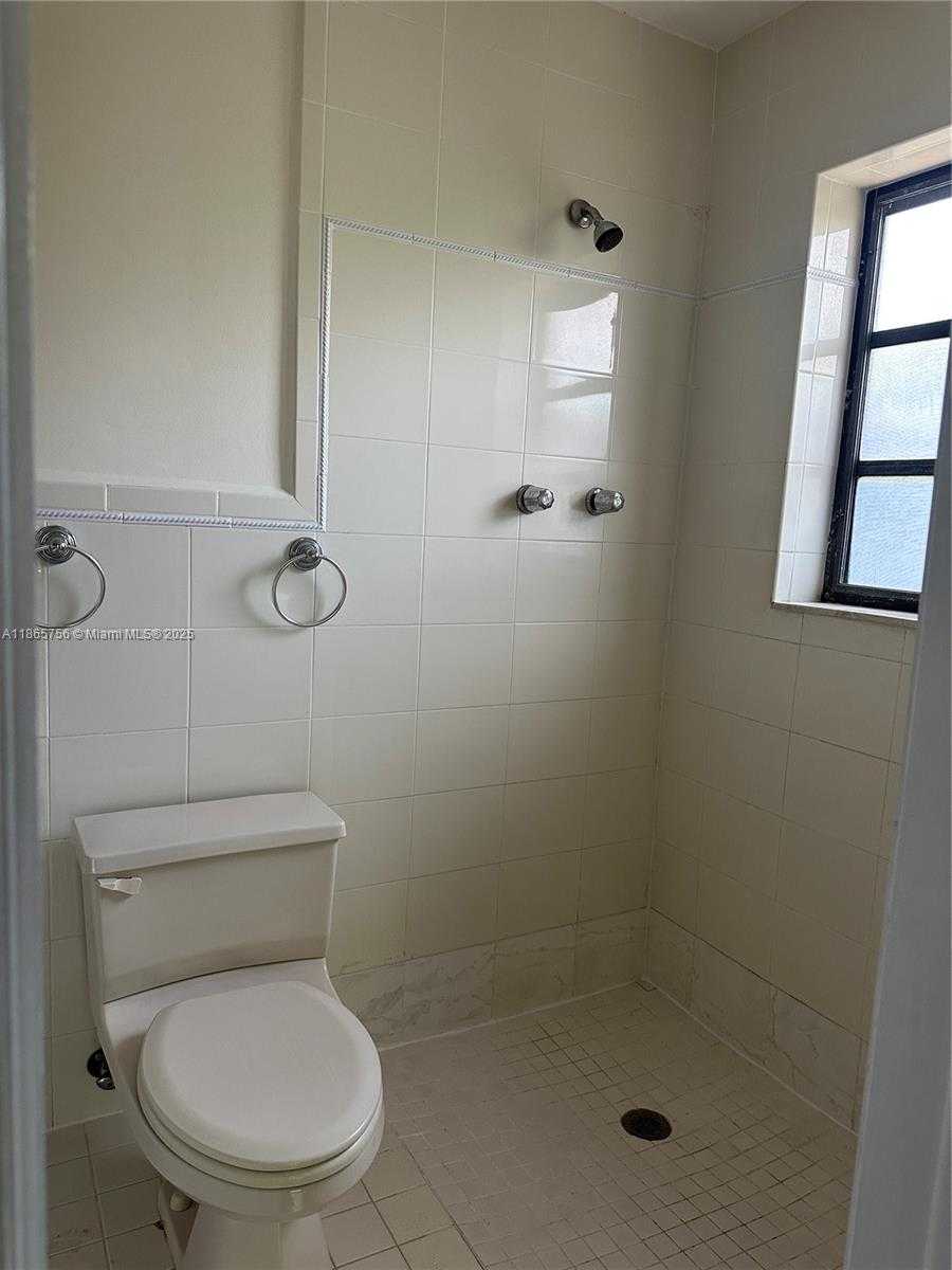 Small Image of 527 GERONA AVE, Coral Gables Number 12