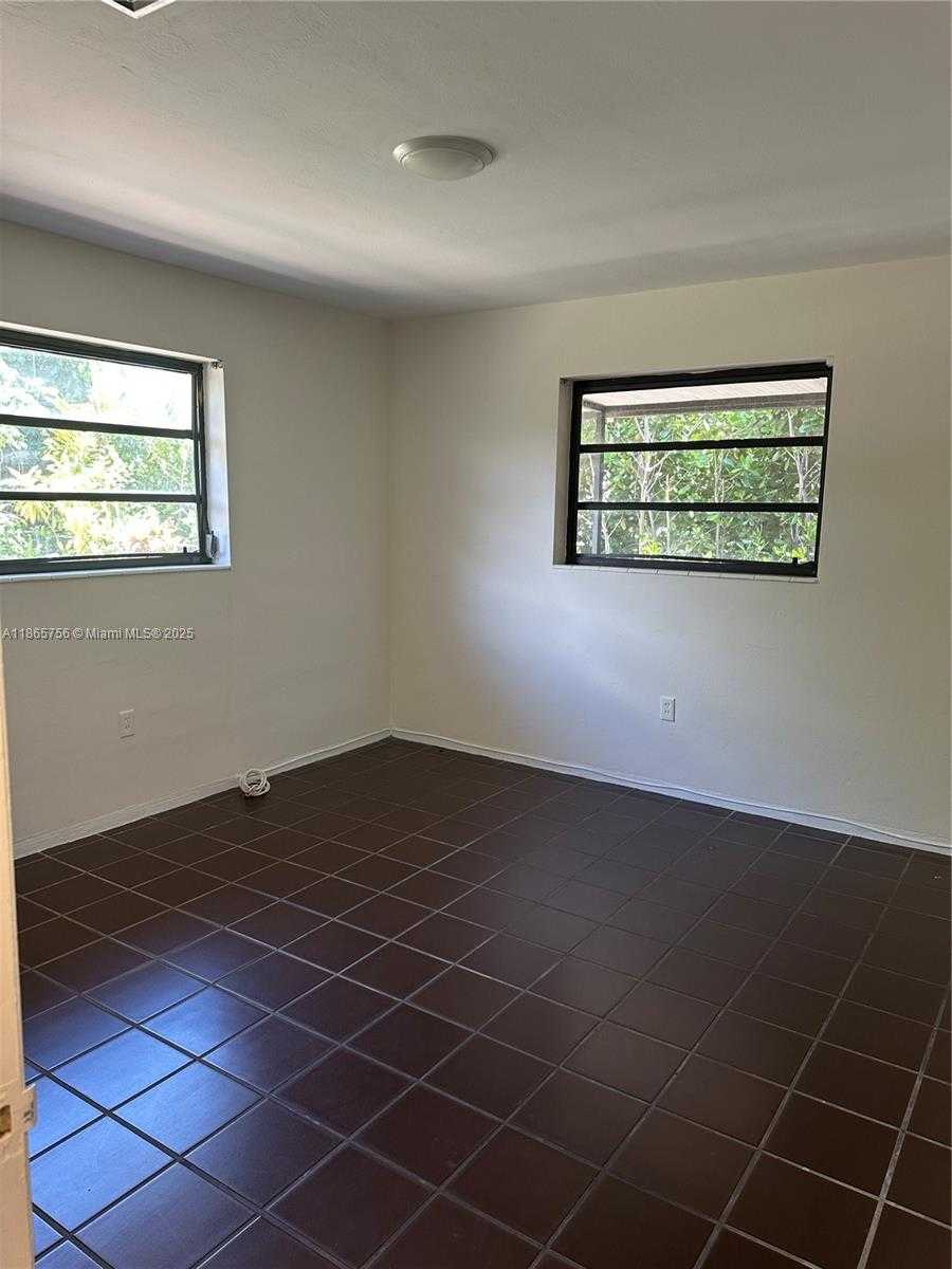 Small Image of 527 GERONA AVE, Coral Gables Number 13