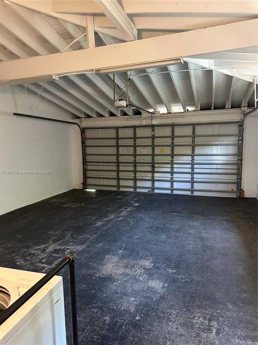 Small Image of 527 GERONA AVE, Coral Gables Number 16
