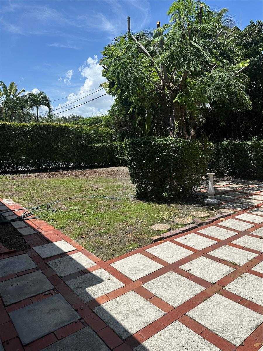 Small Image of 527 GERONA AVE, Coral Gables Number 17