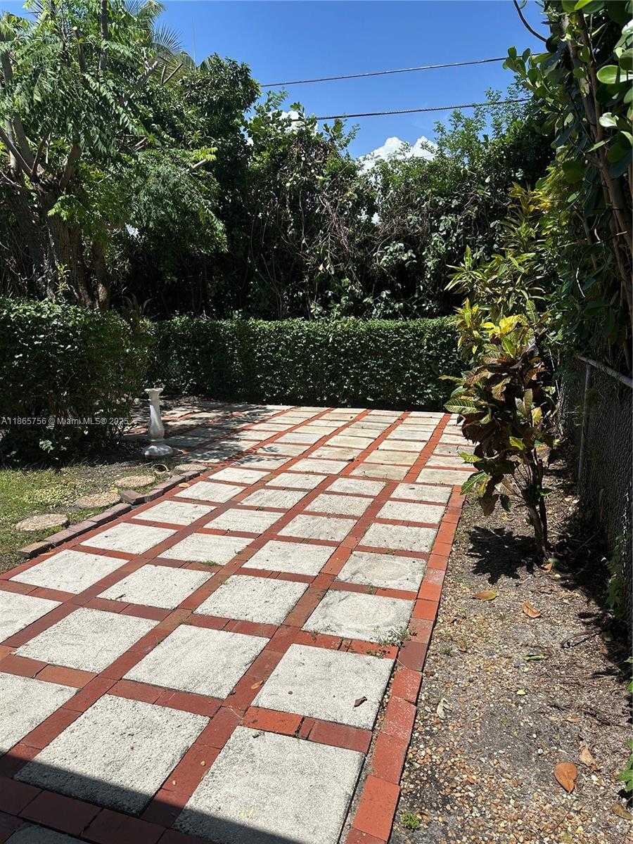 Small Image of 527 GERONA AVE, Coral Gables Number 18