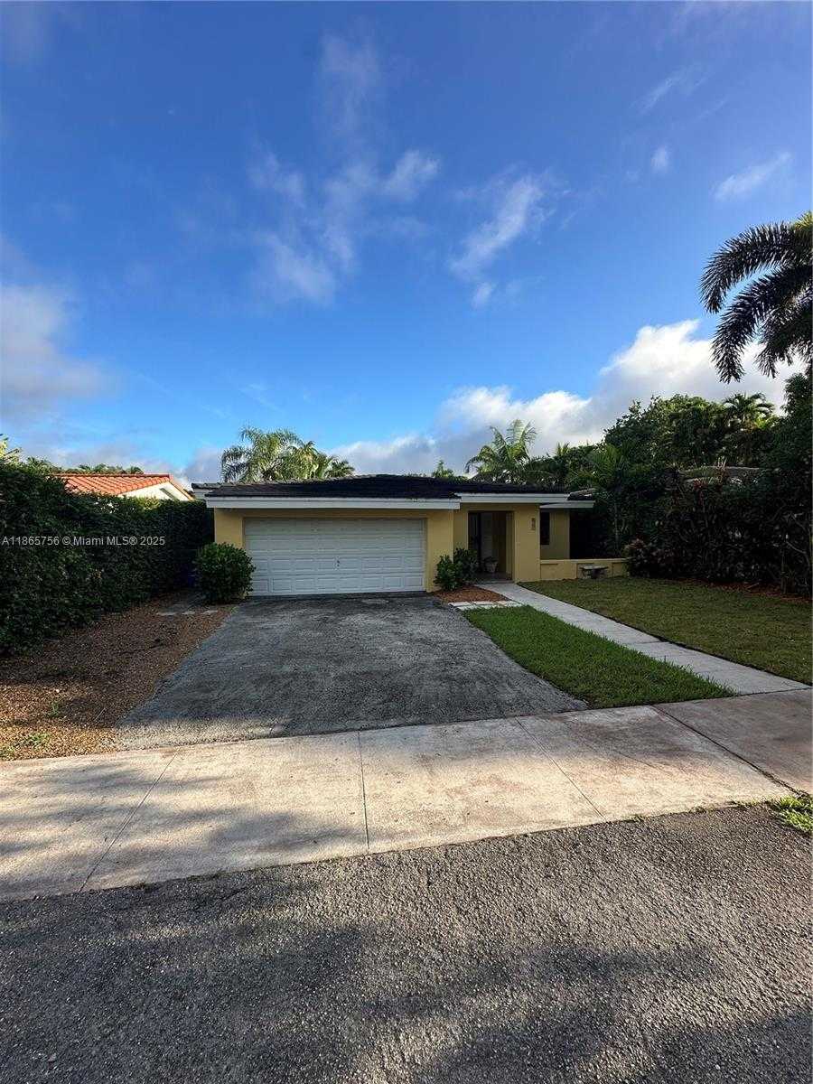 Small Image of 527 GERONA AVE, Coral Gables Number 3