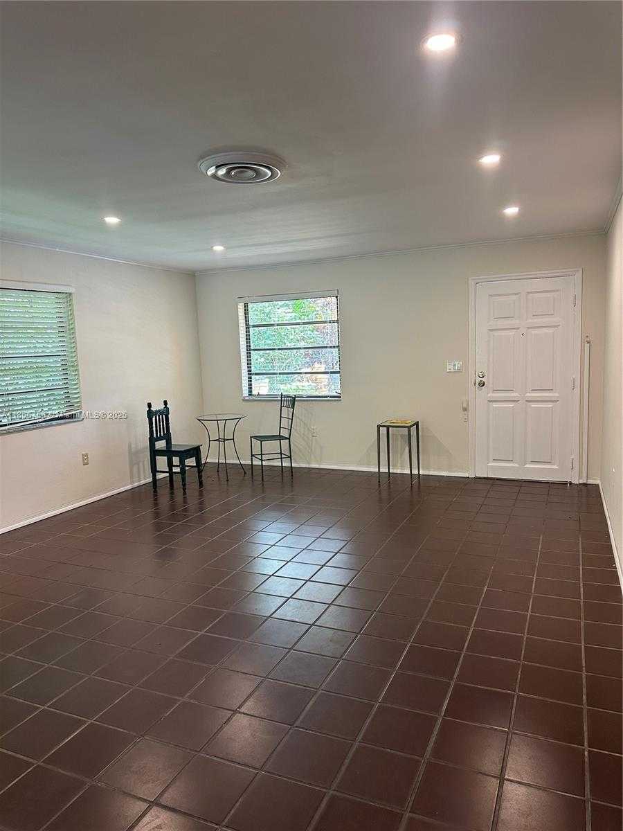 Small Image of 527 GERONA AVE, Coral Gables Number 4