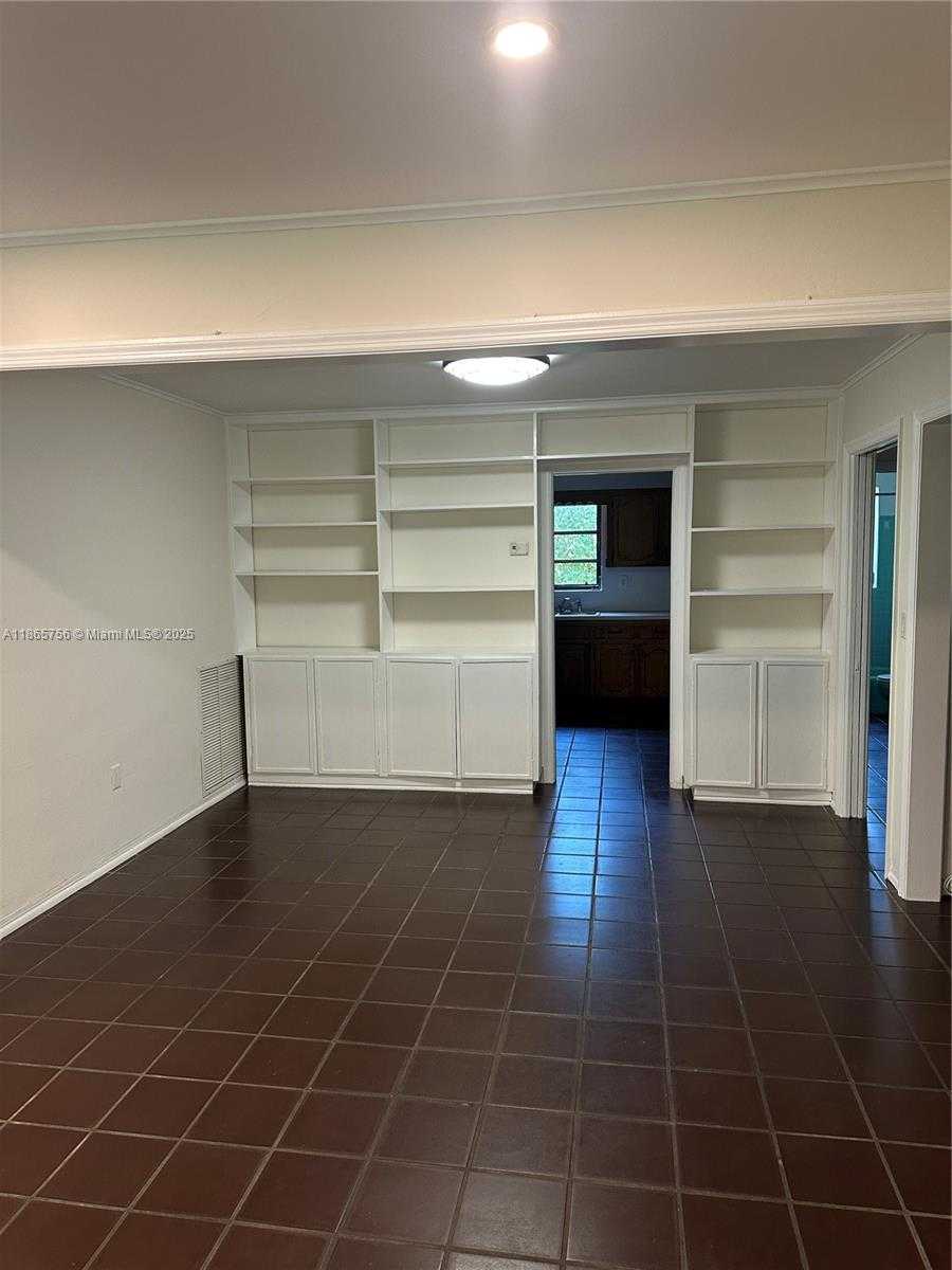 Small Image of 527 GERONA AVE, Coral Gables Number 5