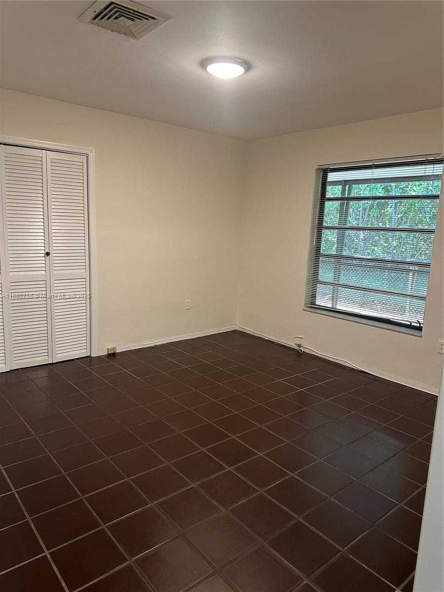 Small Image of 527 GERONA AVE, Coral Gables Number 7