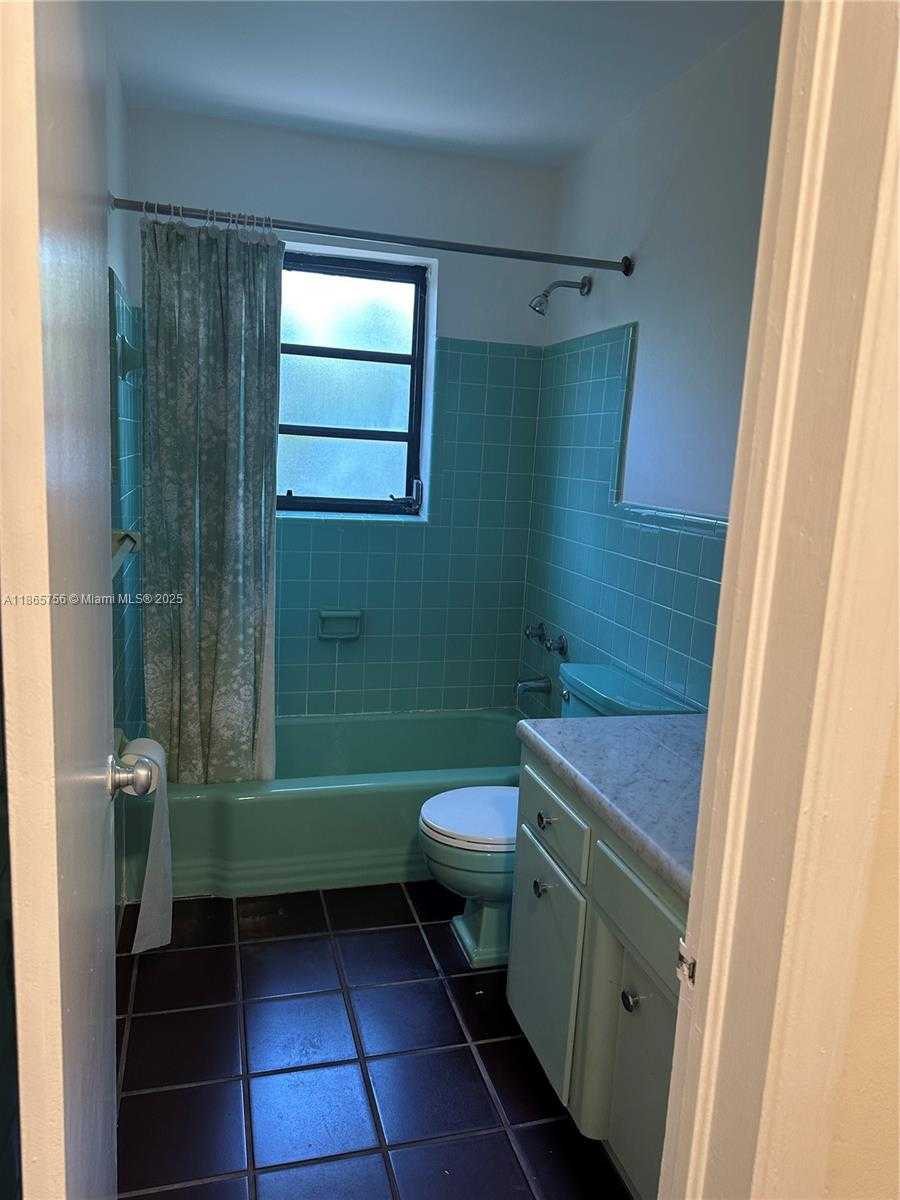 Small Image of 527 GERONA AVE, Coral Gables Number 9