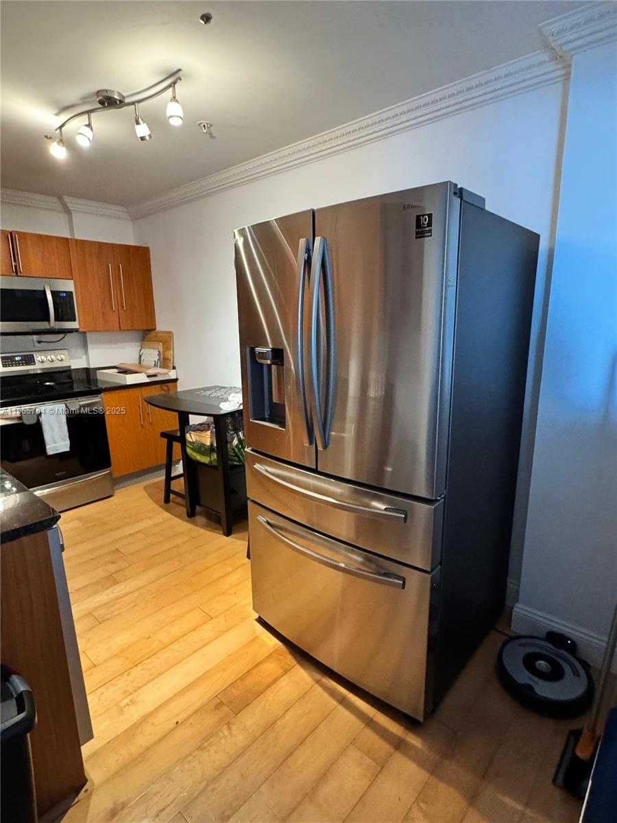 Small Image of Hollywood Number 10