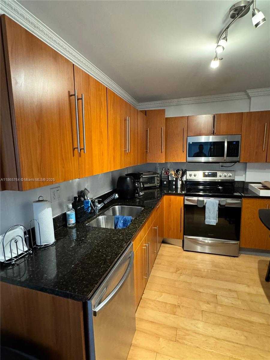 Small Image of Hollywood Number 11