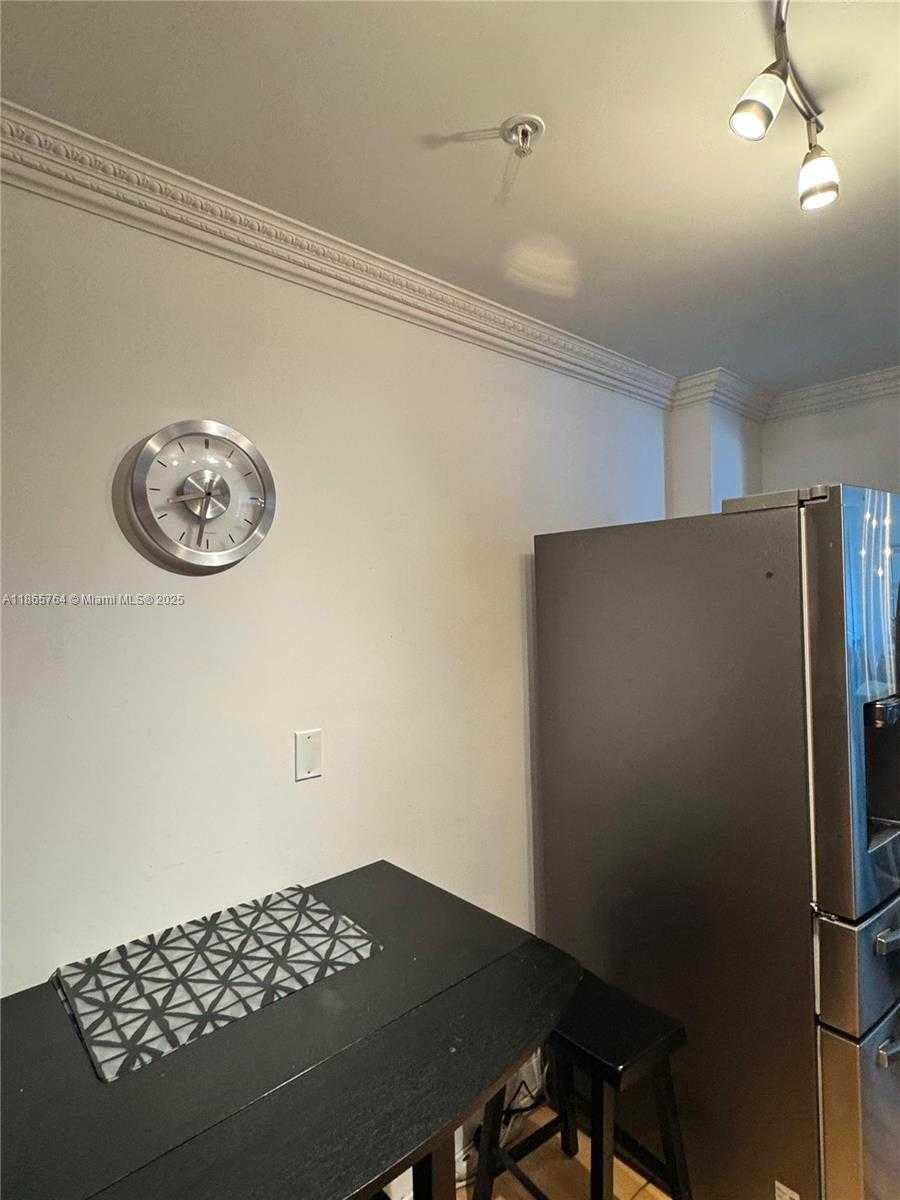 Small Image of Hollywood Number 13