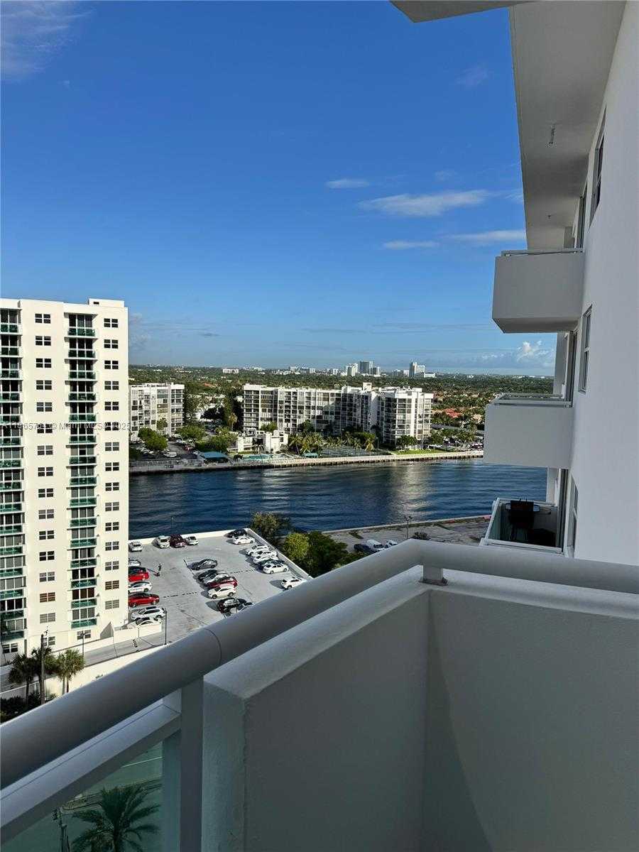 Small Image of Hollywood Number 15