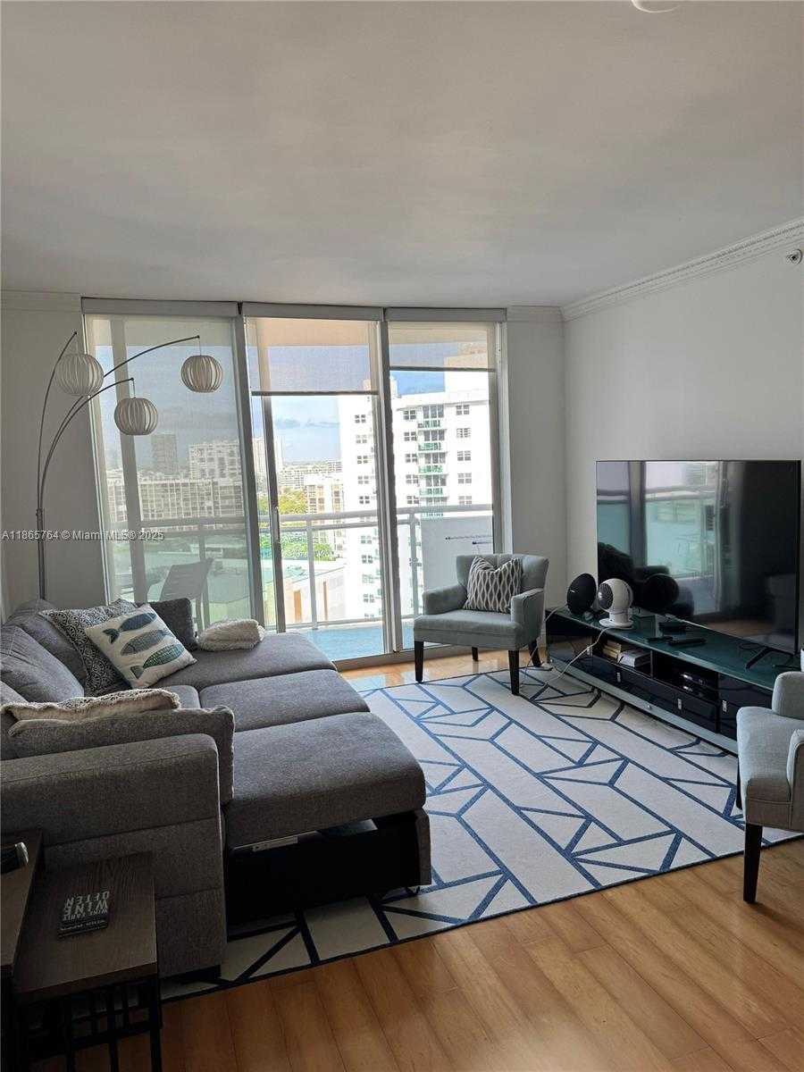 Small Image of Hollywood Number 2