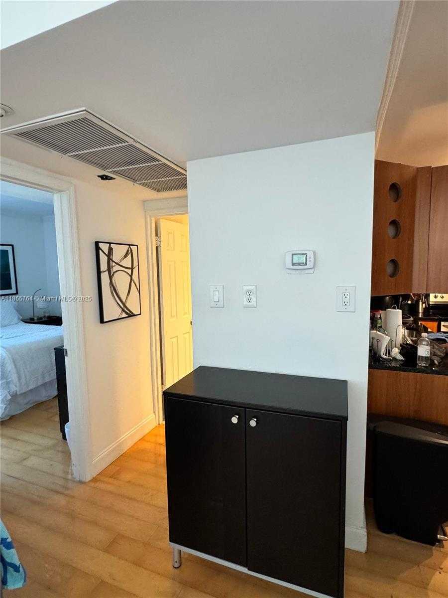 Small Image of Hollywood Number 5