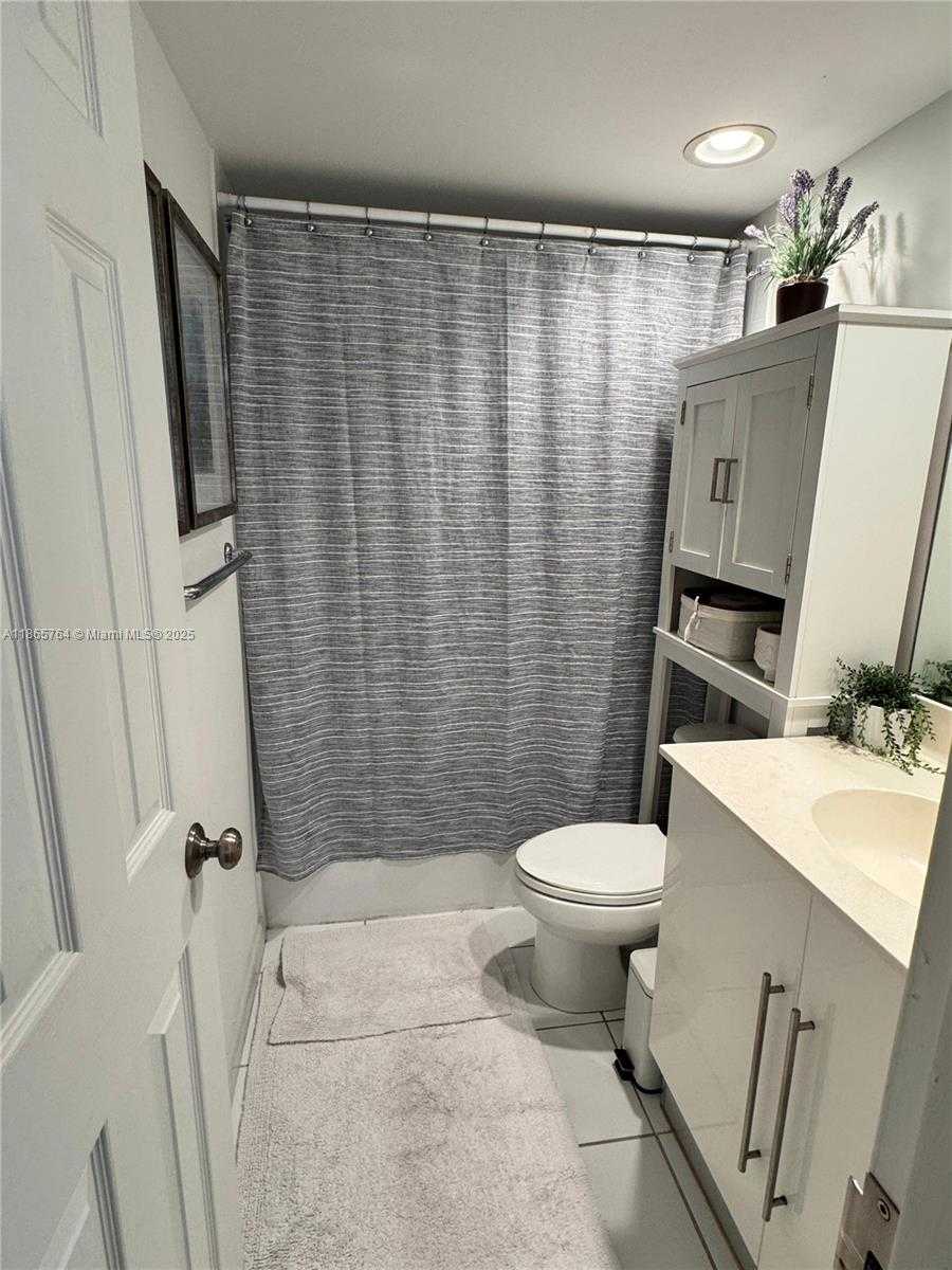 Small Image of Hollywood Number 6